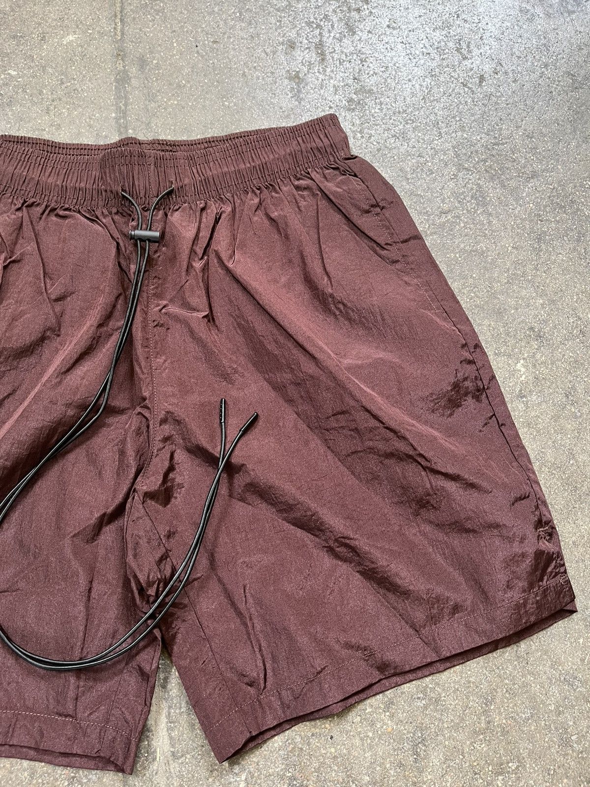 Vintage Crinkle Nylon Shorts Brown Size US 38 / EU 54 - 2 Thumbnail
