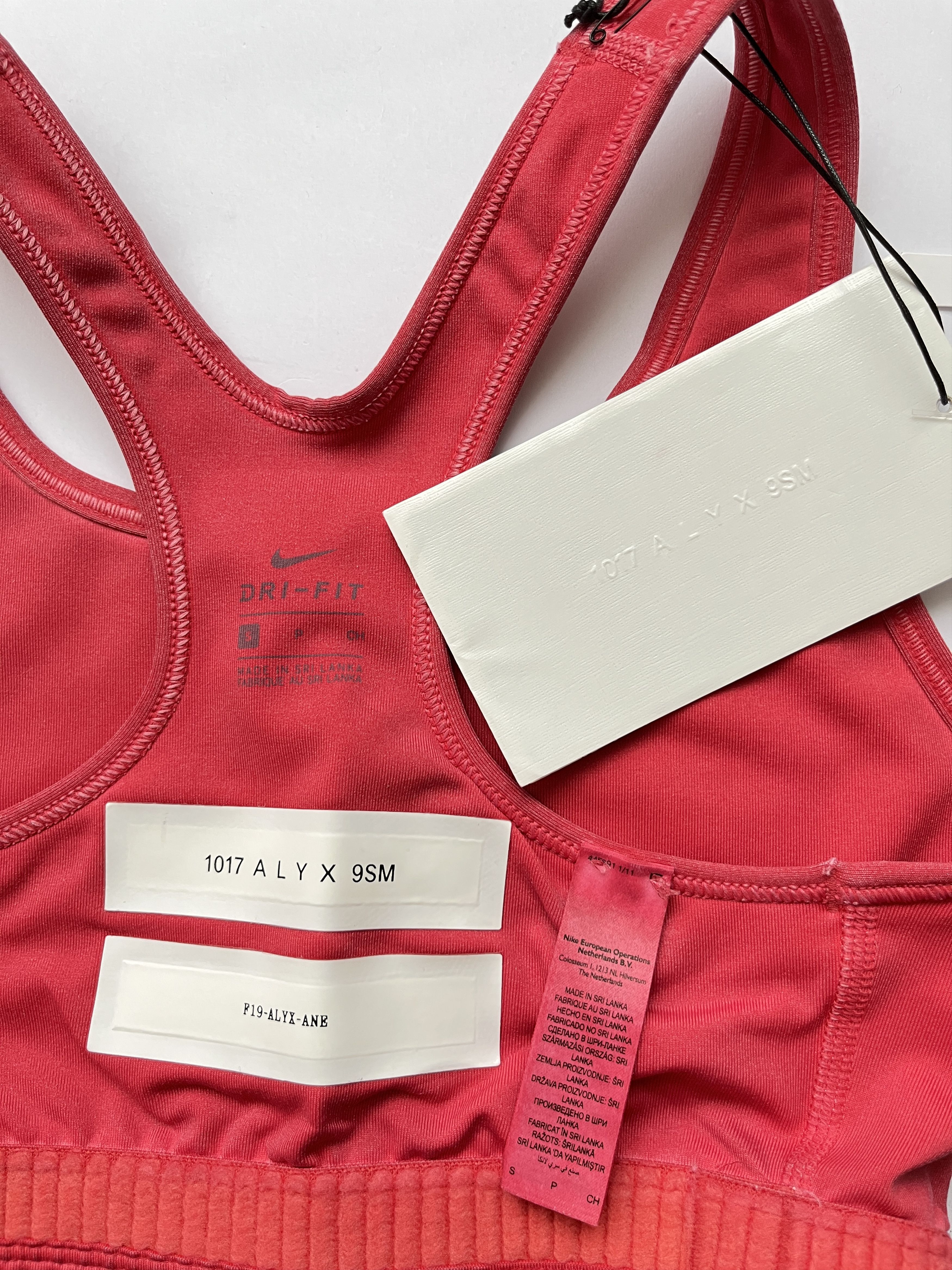 1017 ALYX 9SM ⚡️QUICK SALE⚡️1017 ALYX 9SM x Nike Red Sports Bra Tank Top Size S / US 4 / IT 40 - 4 Thumbnail