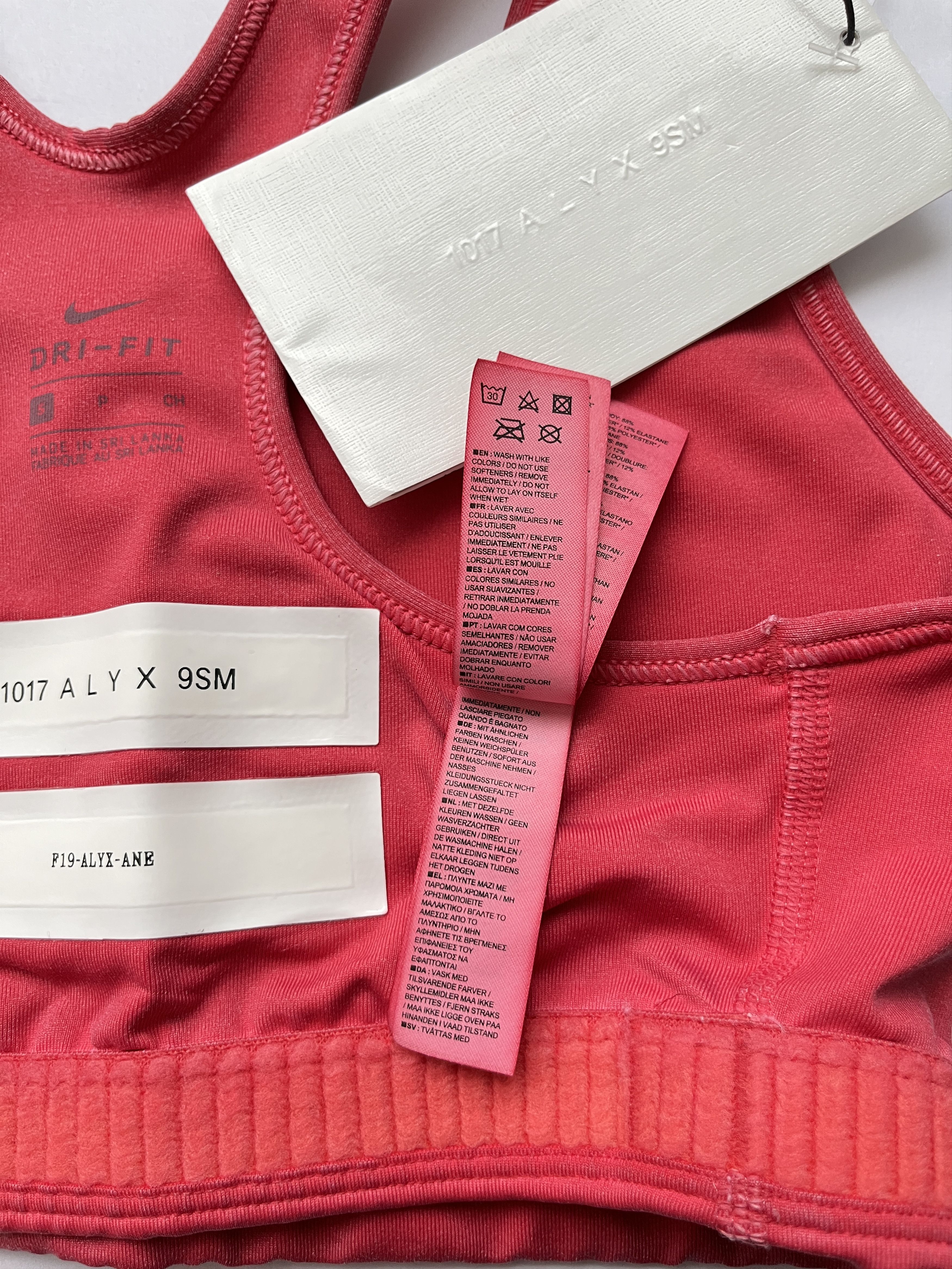 1017 ALYX 9SM ⚡️QUICK SALE⚡️1017 ALYX 9SM x Nike Red Sports Bra Tank Top Size S / US 4 / IT 40 - 5 Thumbnail