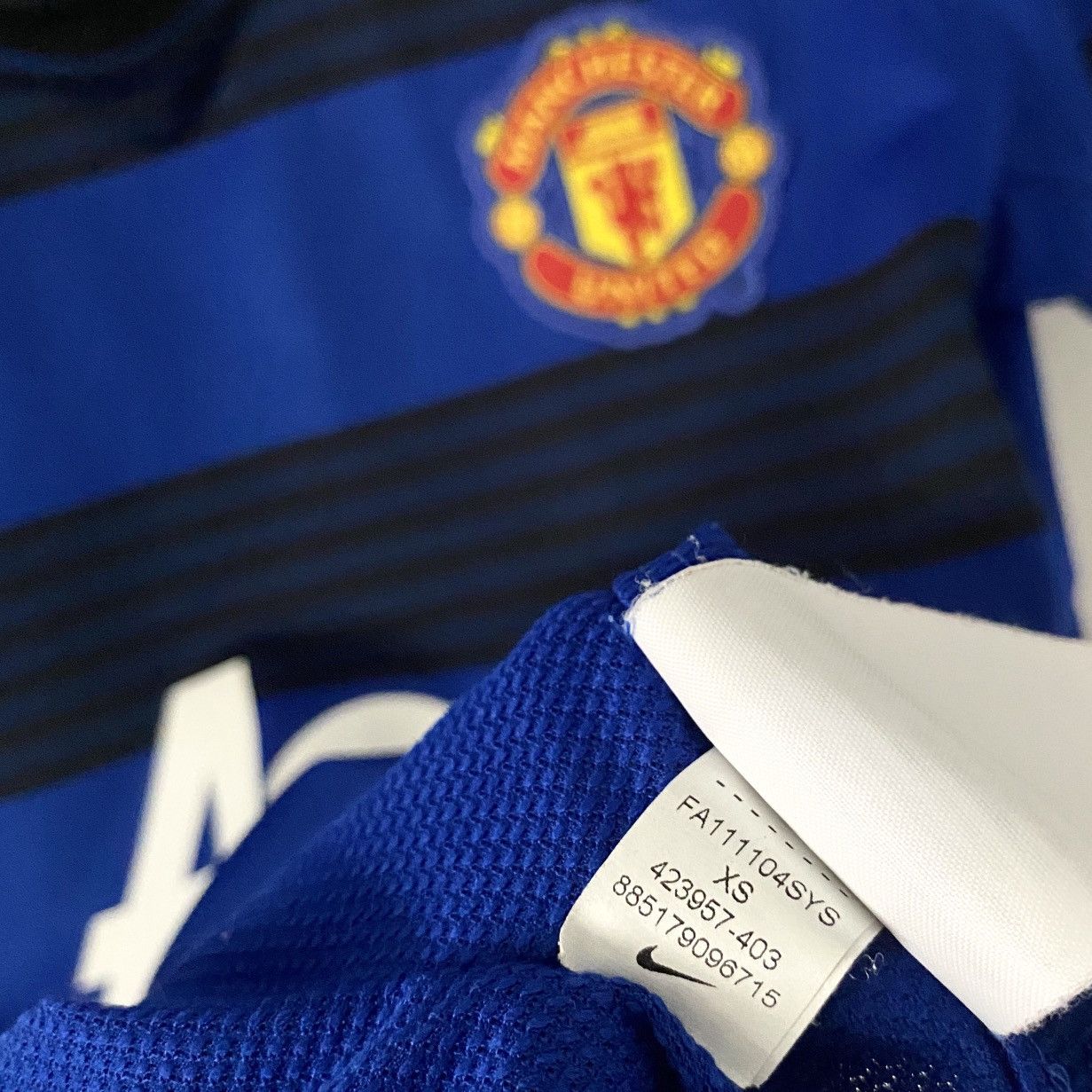 Nike 2011 2012 Manchester United Womens Nike Away Soccer Jersey Size XS / US 0-2 / IT 36-38 - 6 Thumbnail