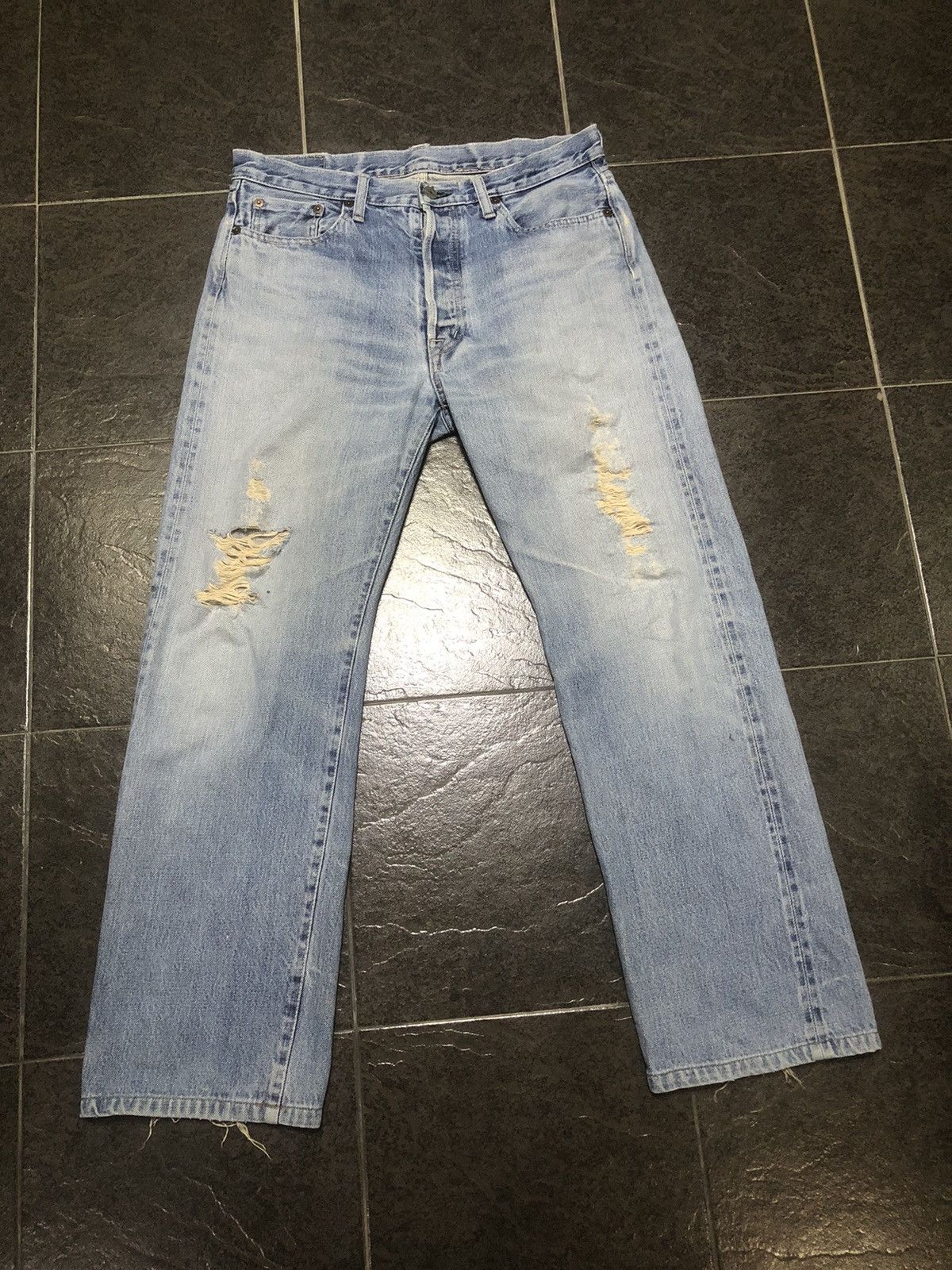 Image of Lot 50009 Red Selvedge Distressed Denim in Washed Blue, Men's (Size 33)