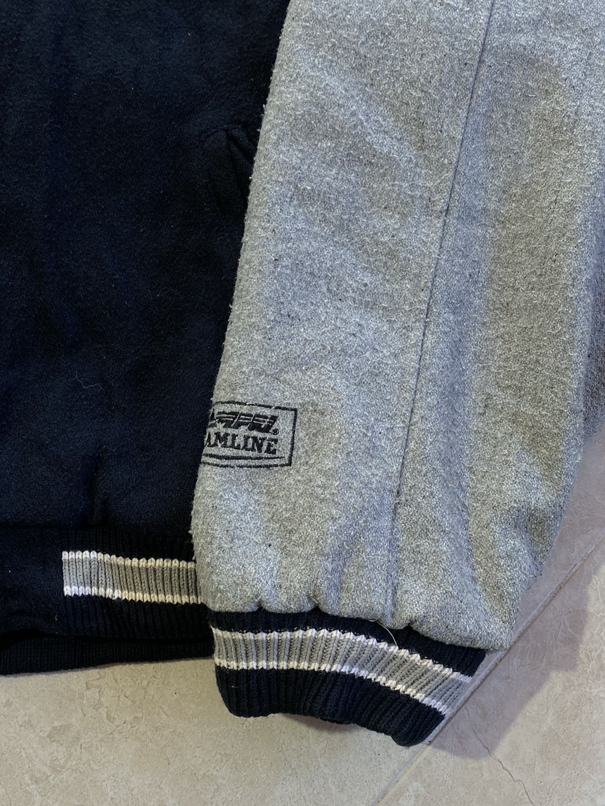 NFL Vintage 1993 Oakland Raiders NFL wool bomber jacket Size US M / EU 48-50 / 2 - 9 Thumbnail