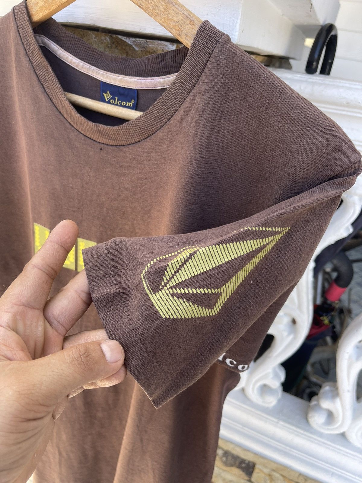 Volcom Last Drop🔥Vtg 90s Sun Faded VOLCOM Skateboarding T Shirt Size US M / EU 48-50 / 2 - 1 Thumbnail