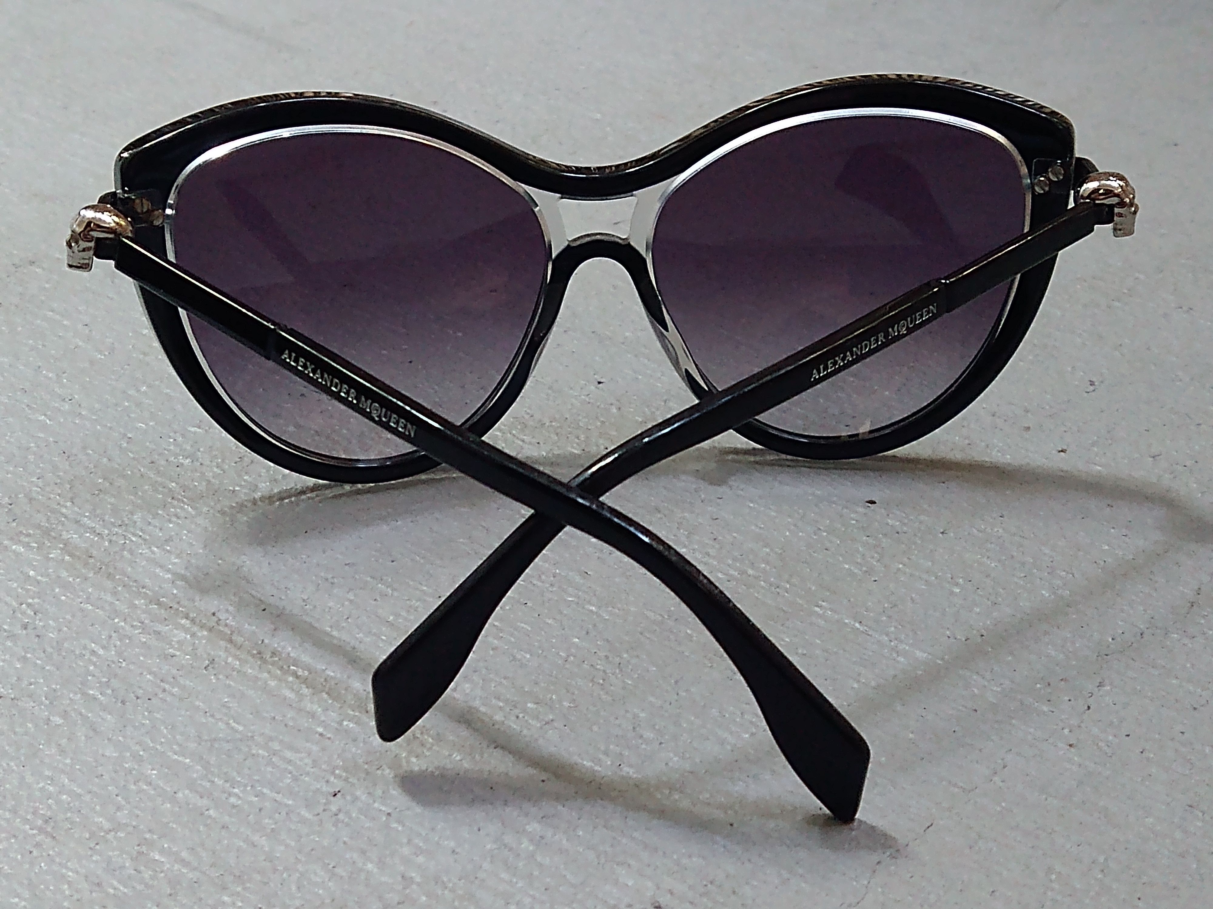 Alexander McQueen Alexander McQueen Sunglasses Cat Eye Black Gray Skull Size ONE SIZE - 11 Thumbnail