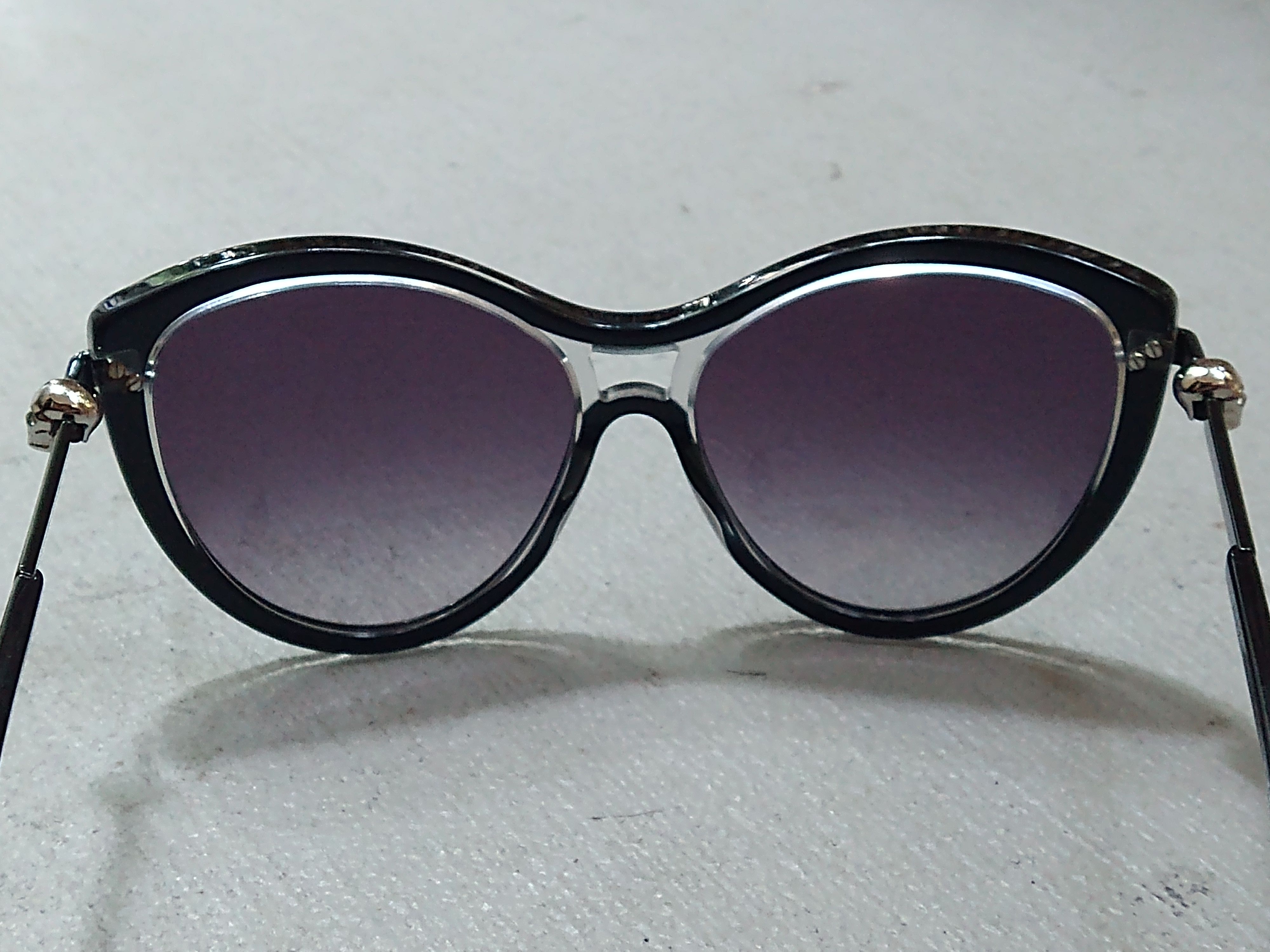 Alexander McQueen Alexander McQueen Sunglasses Cat Eye Black Gray Skull Size ONE SIZE - 12 Thumbnail