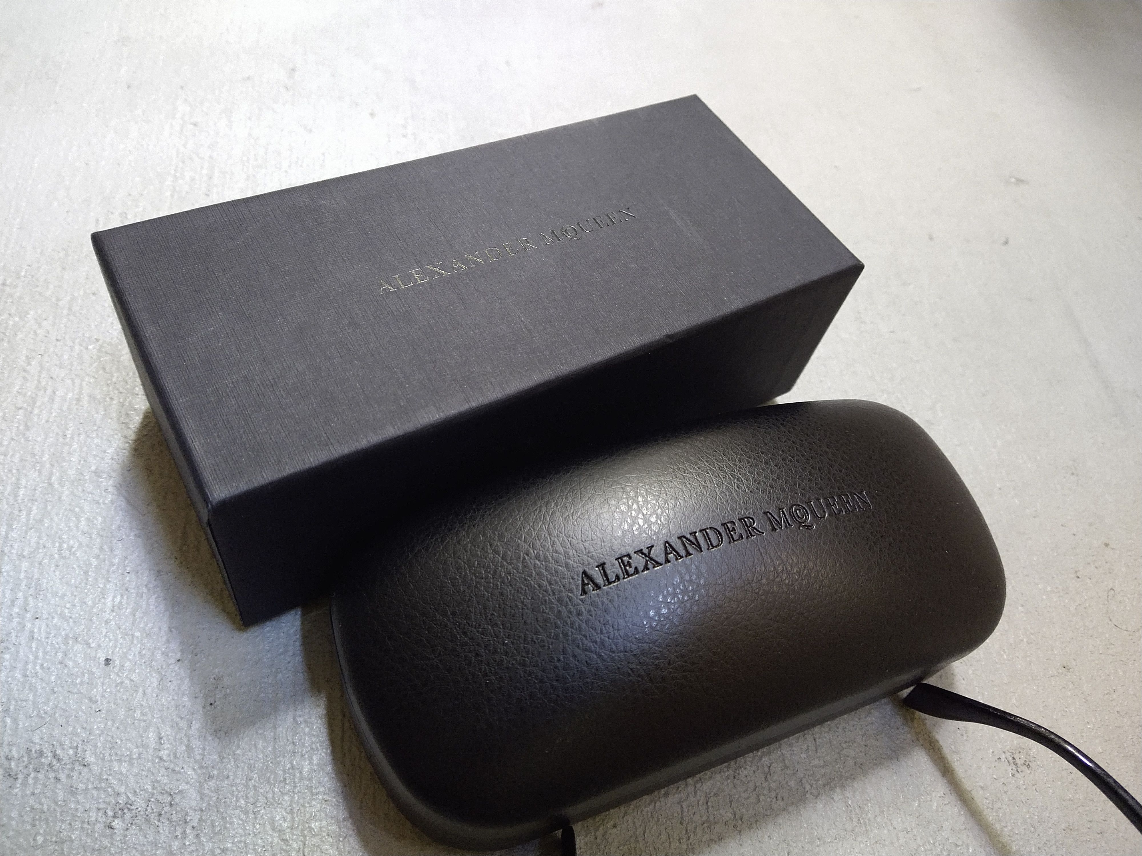 Alexander McQueen Alexander McQueen Sunglasses Cat Eye Black Gray Skull Size ONE SIZE - 13 Thumbnail
