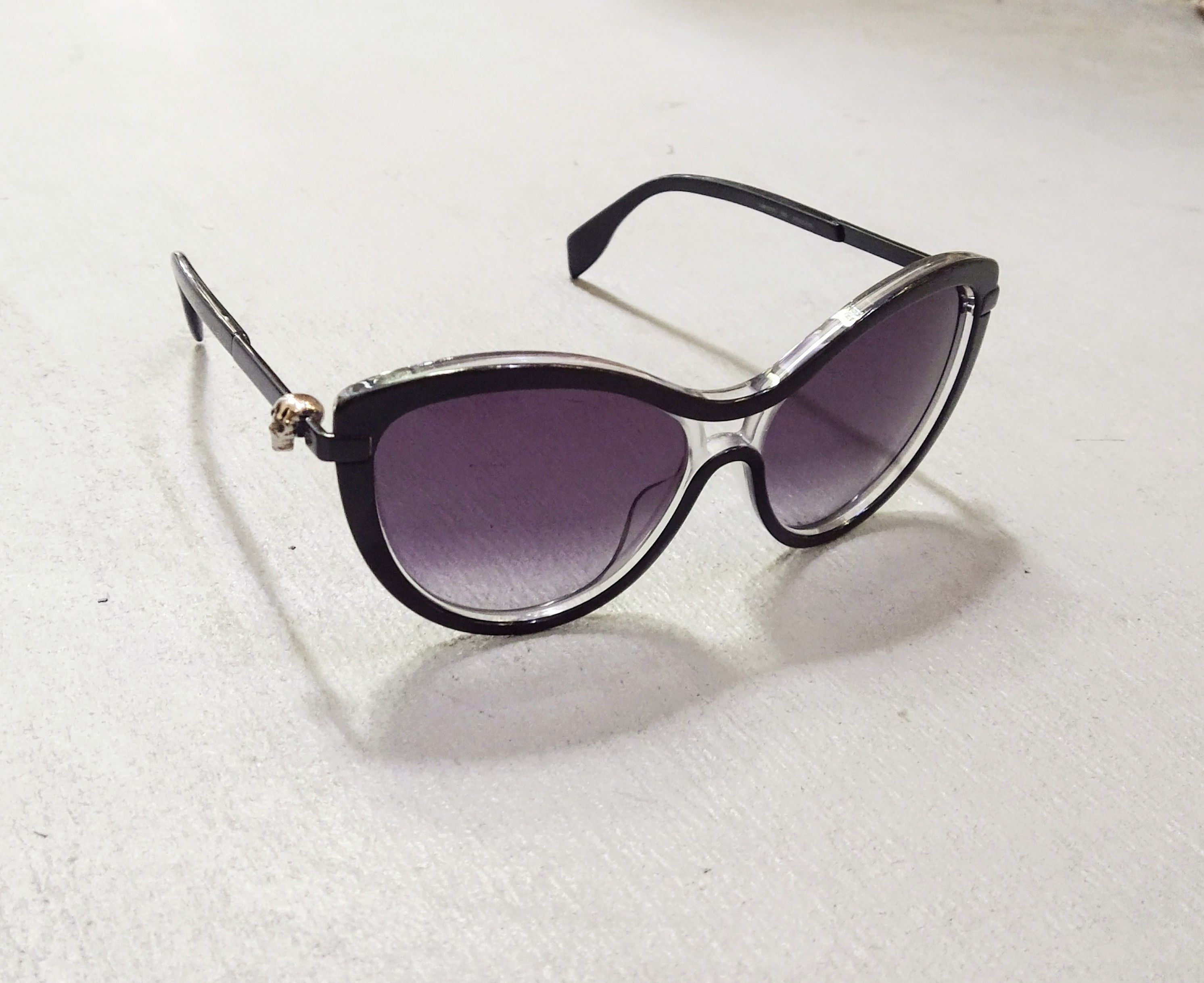 Alexander McQueen Alexander McQueen Sunglasses Cat Eye Black Gray Skull Size ONE SIZE - 2 Thumbnail