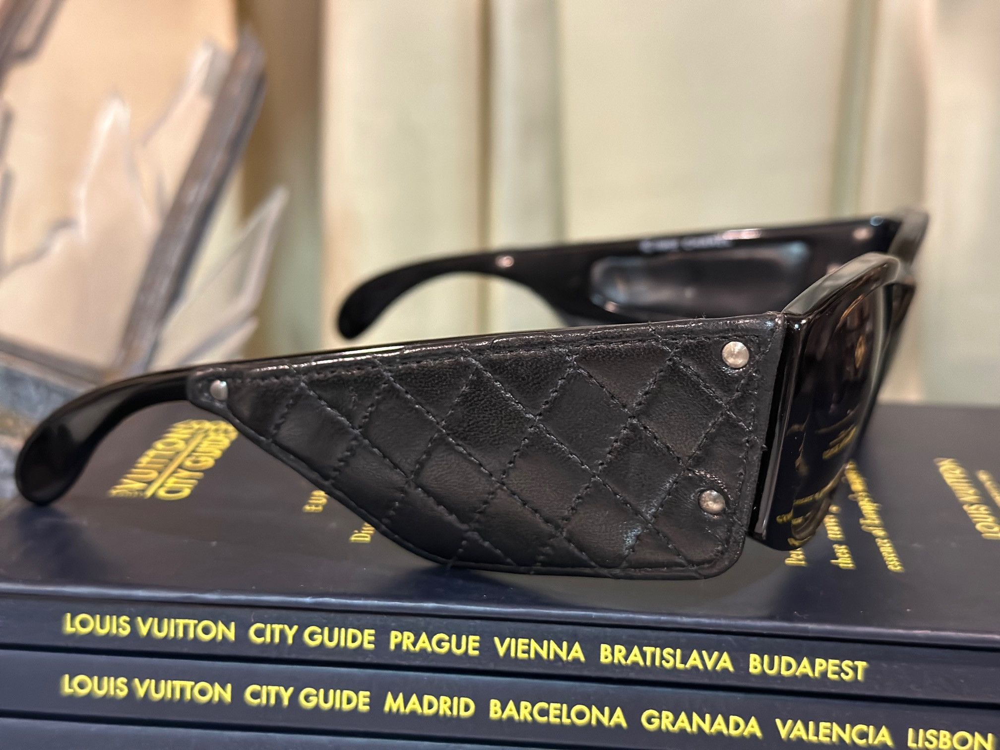 Chanel [FINAL PRICE] Chanel 1988 Leather Vintage Sunglasses Size ONE SIZE - 8 Thumbnail
