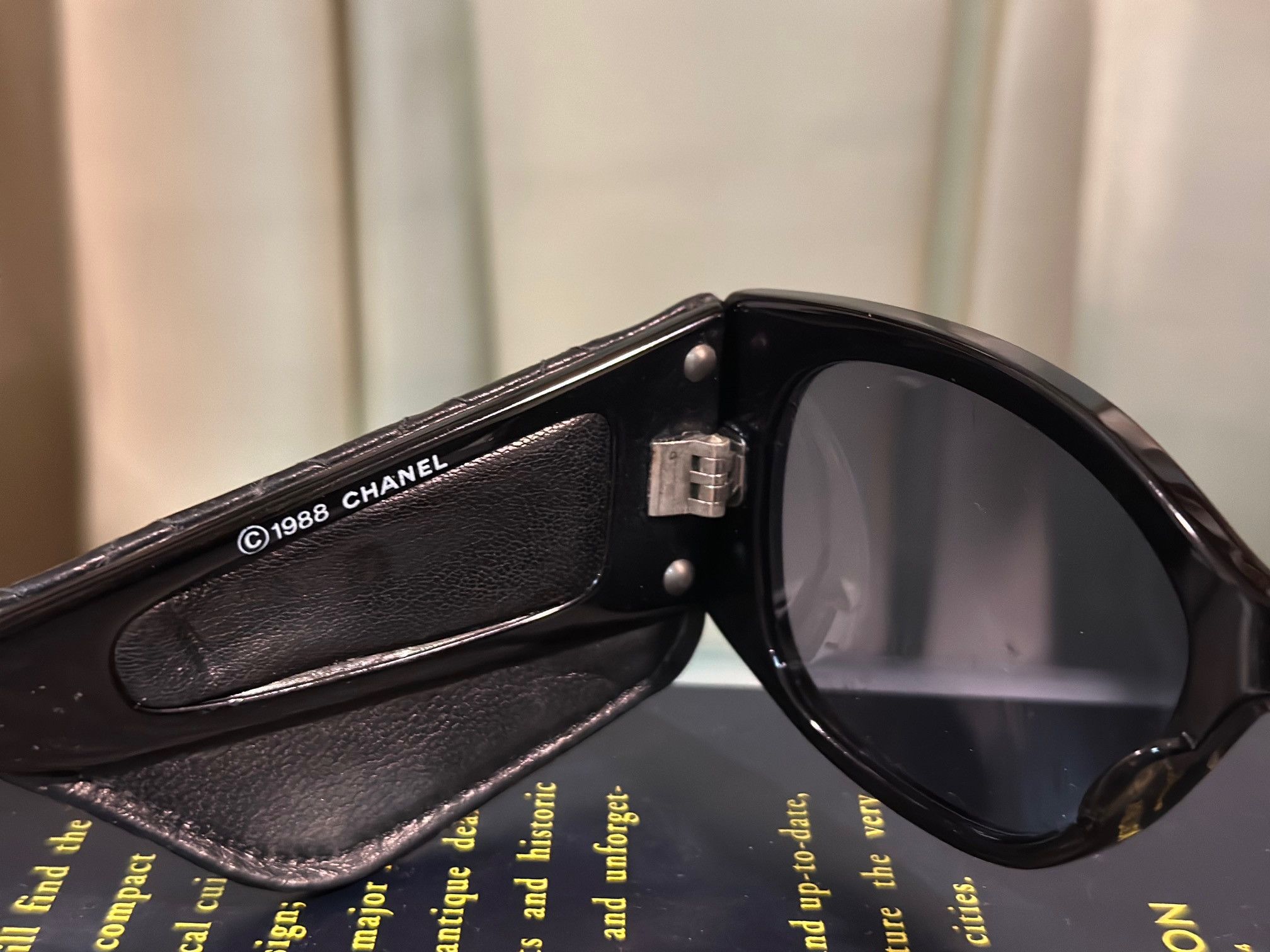 Chanel [FINAL PRICE] Chanel 1988 Leather Vintage Sunglasses Size ONE SIZE - 5 Thumbnail
