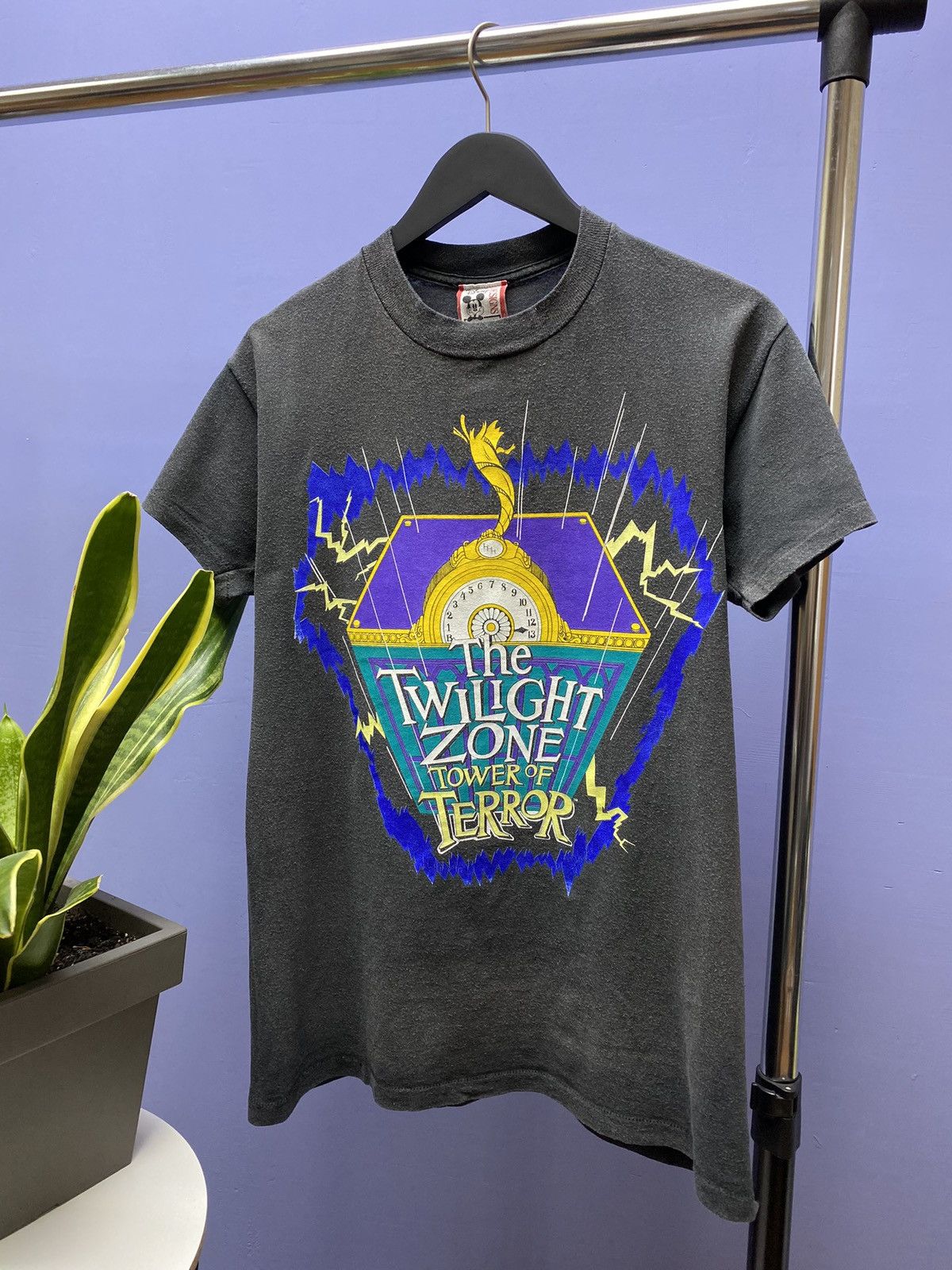 Cartoon Network × Disney × Vintage Vintage 90s Disney The Twilight Zone Tower Of Terror T Shirt Size US M / EU 48-50 / 2 - 2 Thumbnail