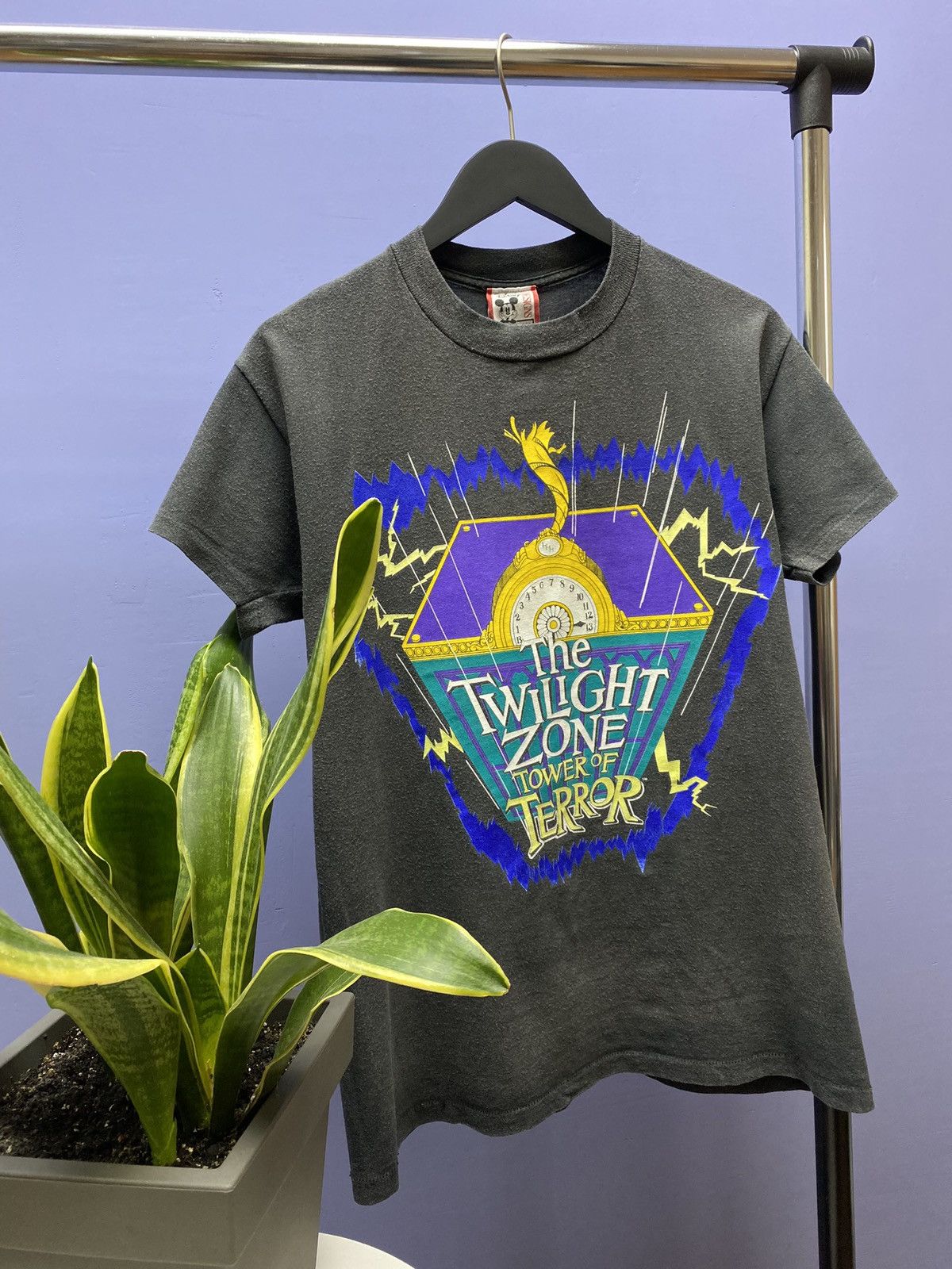 Cartoon Network × Disney × Vintage Vintage 90s Disney The Twilight Zone Tower Of Terror T Shirt Size US M / EU 48-50 / 2 - 3 Thumbnail