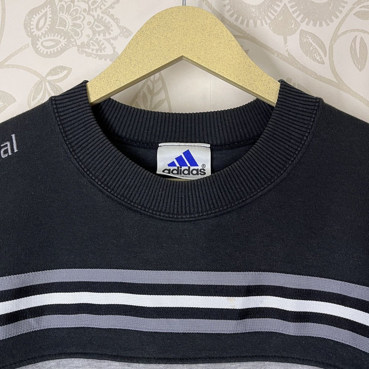 Adidas Super Rare Vintage Adidas 3 Stripes Descente Made In Japan Size US L / EU 52-54 / 3 - 7 Thumbnail