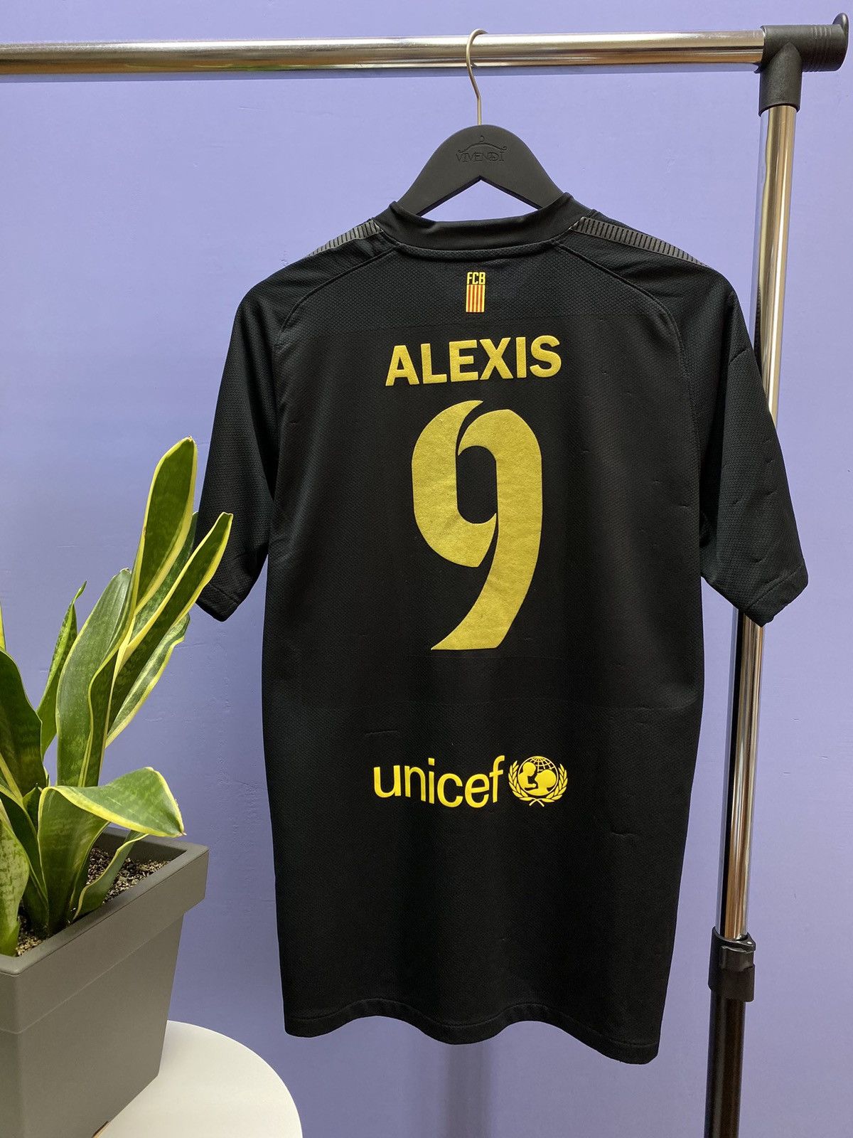 Nike Nike Barcelona 2011 2012 Away #9 Alexis Soccer Jersey Size US M / EU 48-50 / 2 - 1 Thumbnail