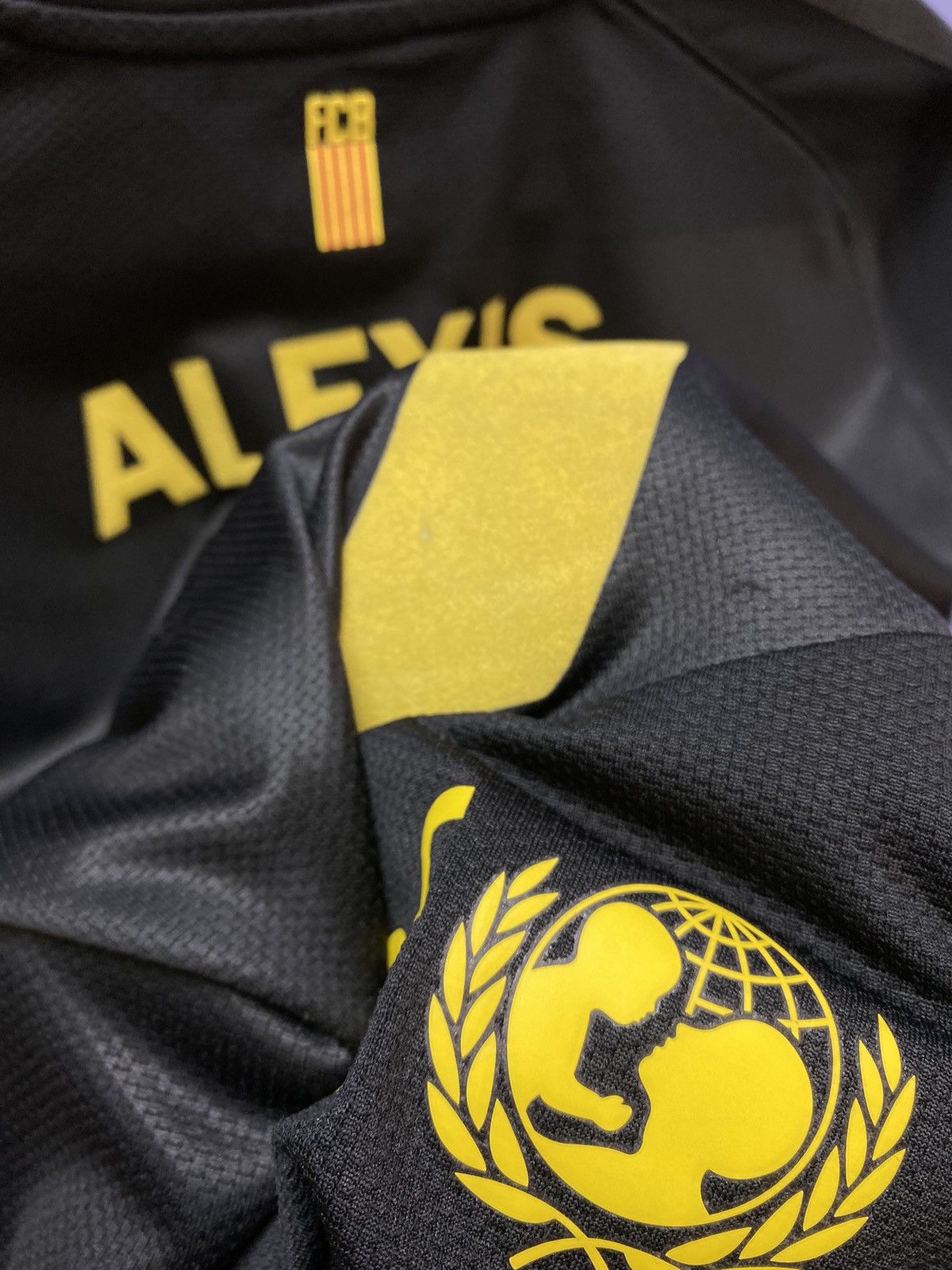 Nike Nike Barcelona 2011 2012 Away #9 Alexis Soccer Jersey Size US M / EU 48-50 / 2 - 23 Thumbnail