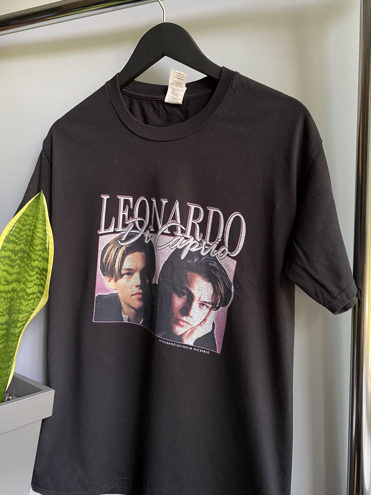 Other Vintage Leonardo Di Caprio T Shirt Movie Actor Men’s L Black Size US L / EU 52-54 / 3 - 4 Thumbnail