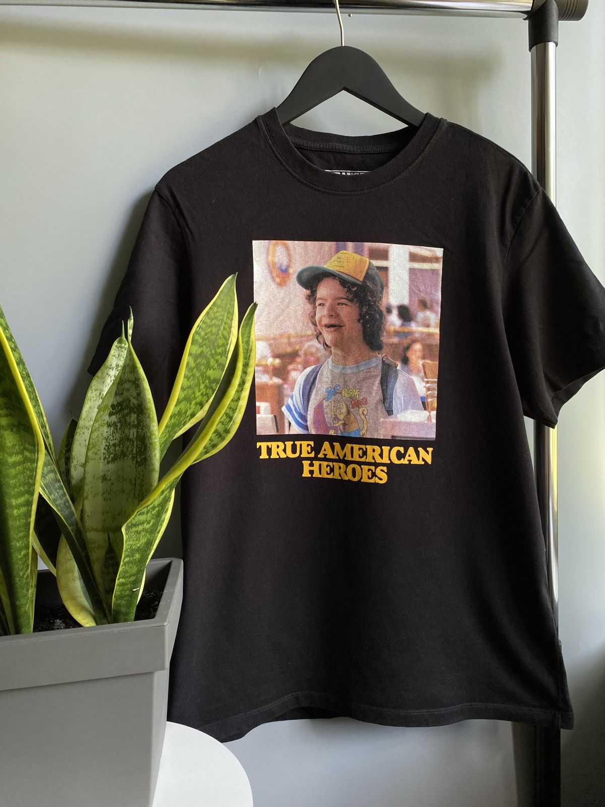 Other Stranger Things Dustin Henderson Movie Series Netflix TShirt Size US S / EU 44-46 / 1 - 3 Thumbnail