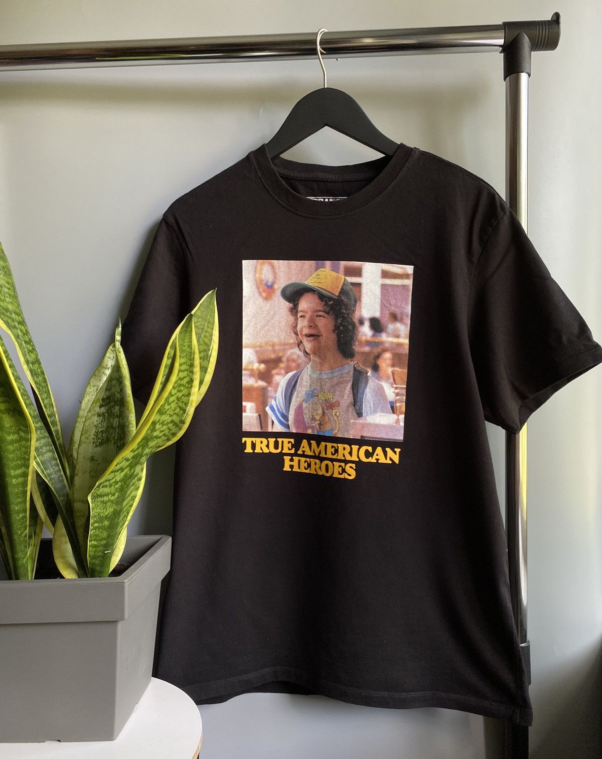 Other Stranger Things Dustin Henderson Movie Series Netflix TShirt Size US S / EU 44-46 / 1 - 2 Thumbnail