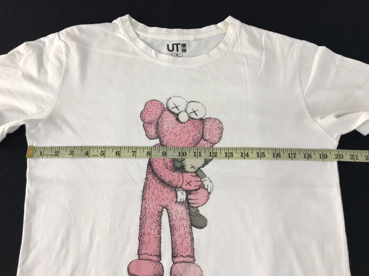 Japanese Brand × Kaws Kaws Uniqlo 3d Pink Bff Hug Flayed Tee T-shirt Big Logo Size US M / EU 48-50 / 2 - 9 Thumbnail