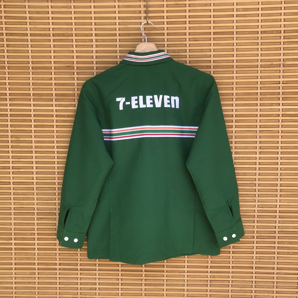 Logo 7 Vintage 7 Eleven striped rainbow logo Size US S / EU 44-46 / 1 - 4 Thumbnail