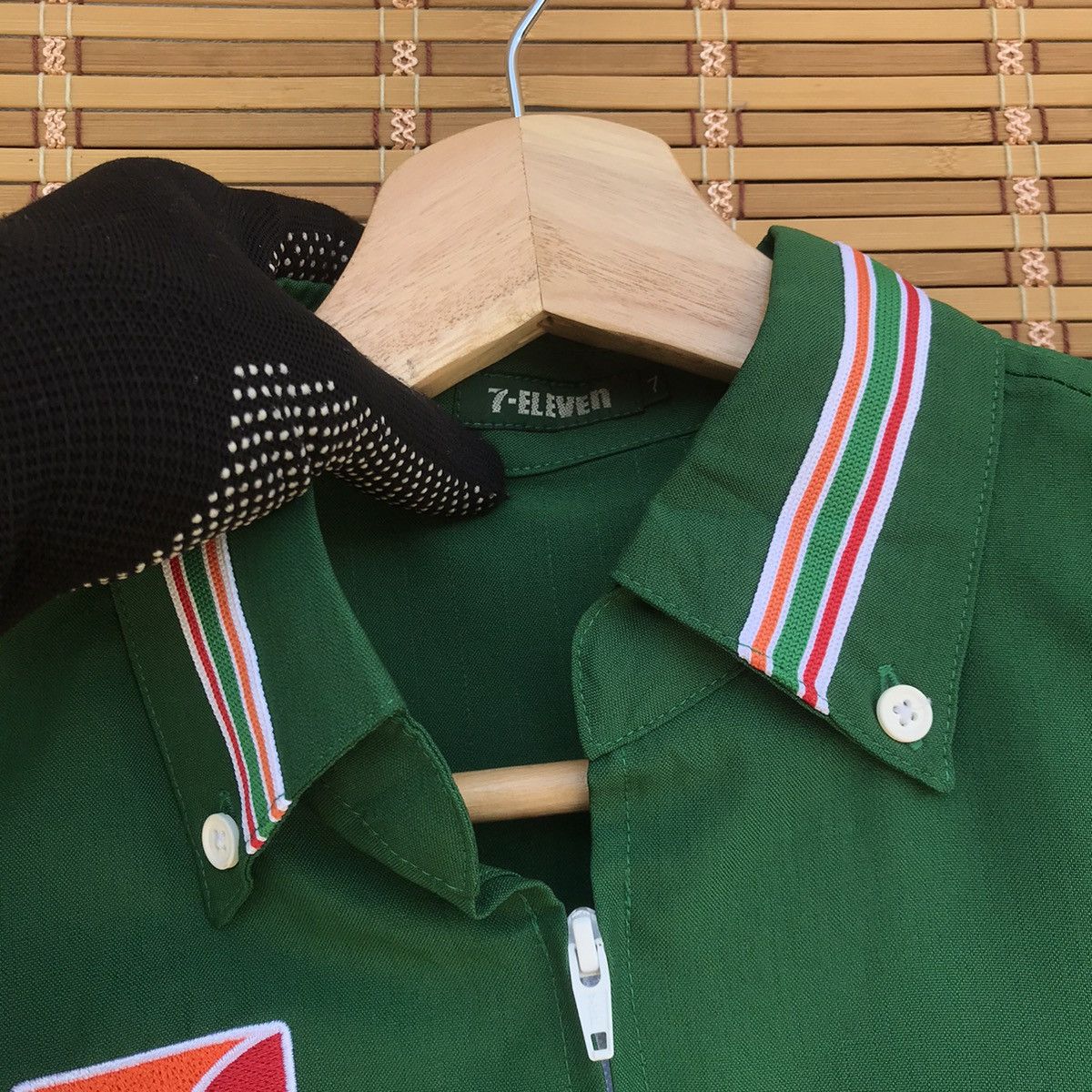 Logo 7 Vintage 7 Eleven striped rainbow logo Size US S / EU 44-46 / 1 - 5 Thumbnail