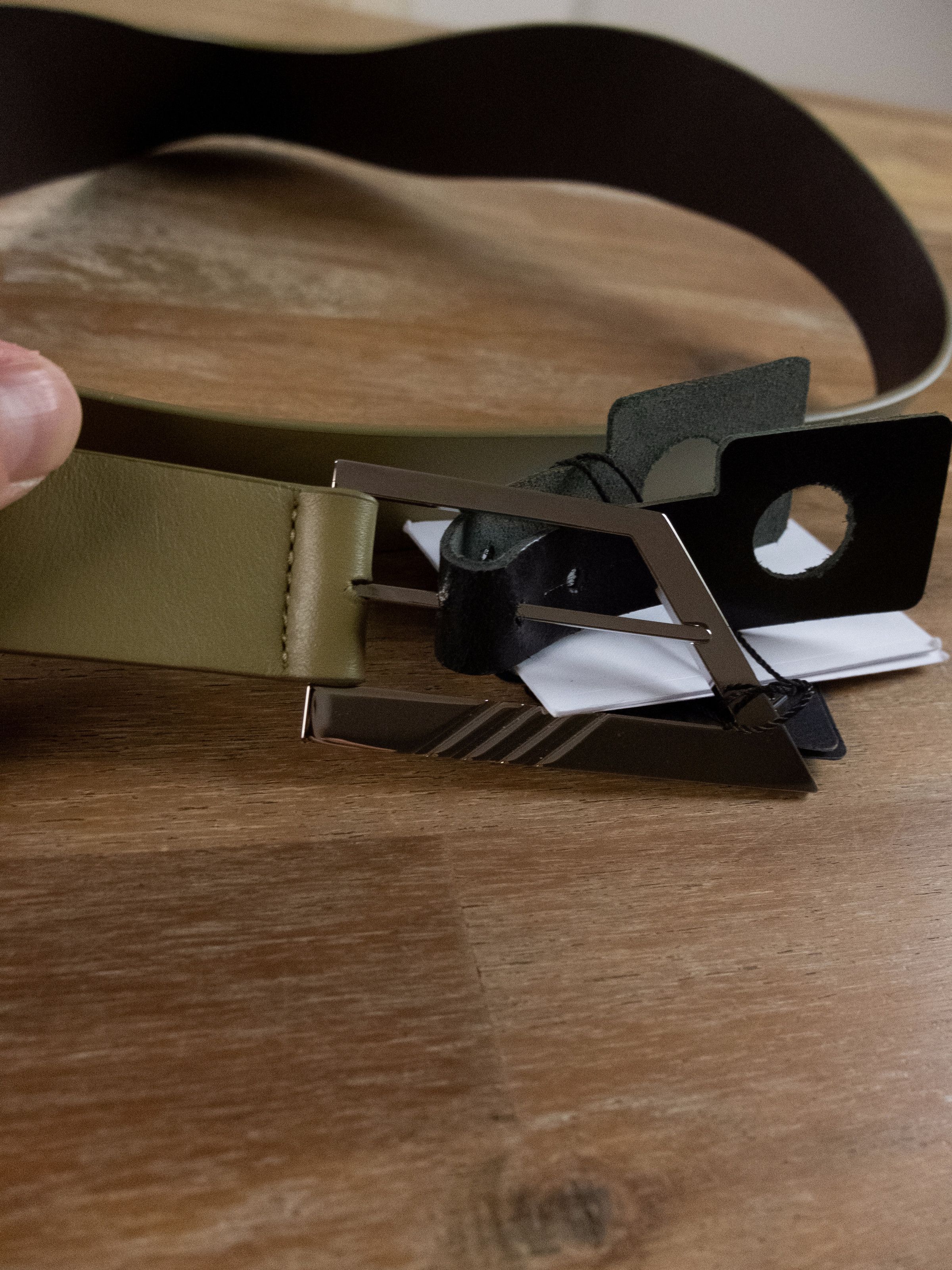 The Attico THE ATTICO green leather asymmetric logo buckle belt Medium Size ONE SIZE - 4 Thumbnail