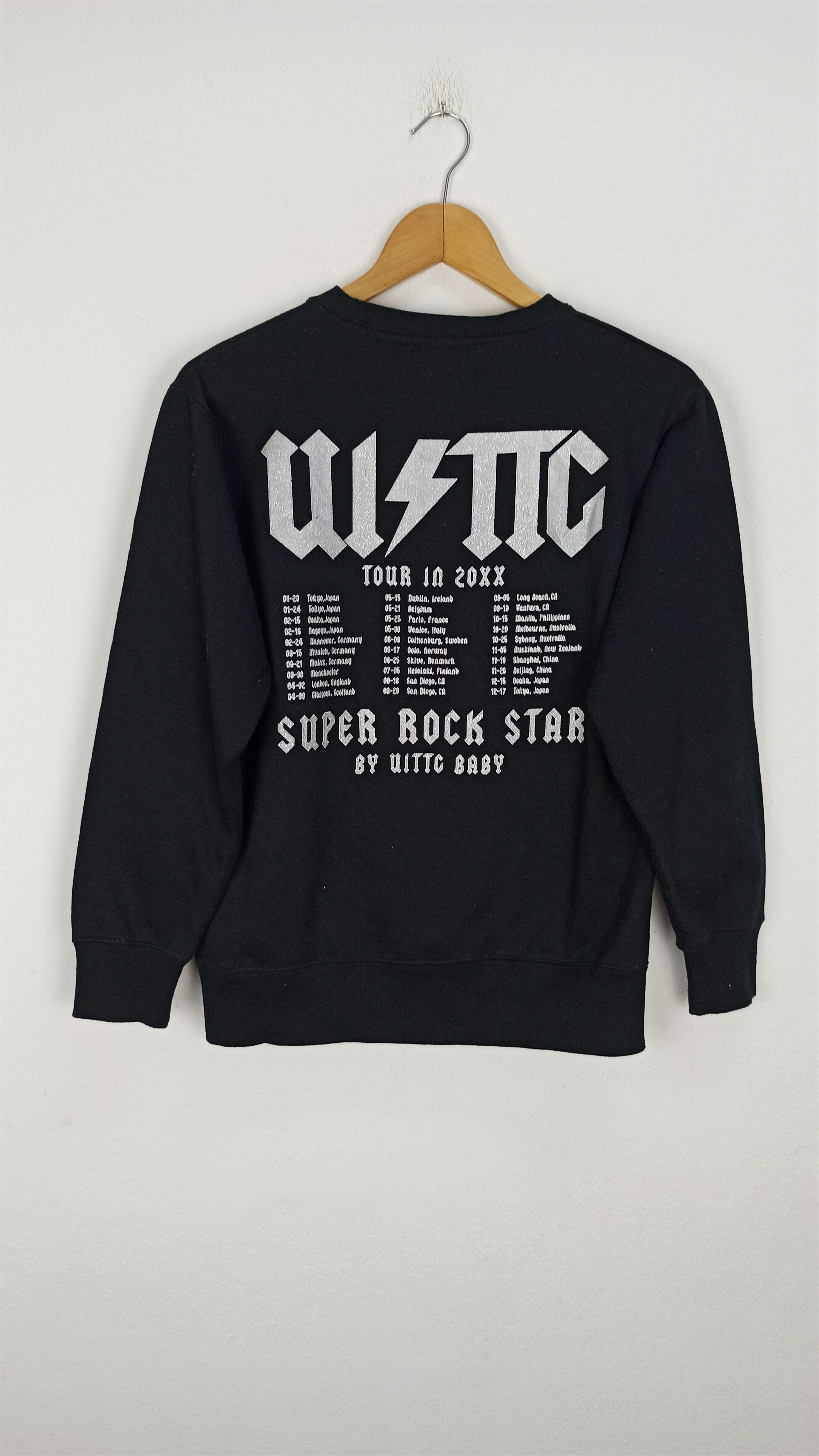 Band Tees Rare🔥 UITTG Baby Design ACDC Sweatshirt Big Logo Crewneck Size US M / EU 48-50 / 2 - 3 Thumbnail
