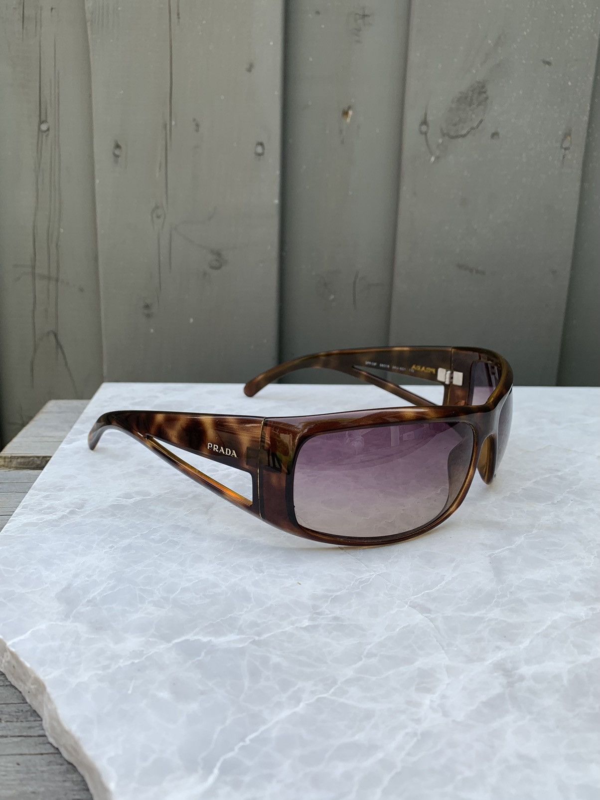 激安の Prada 2000s Prada Oversized Wrap Sunglasses Y2K Vintage SPR 小物
