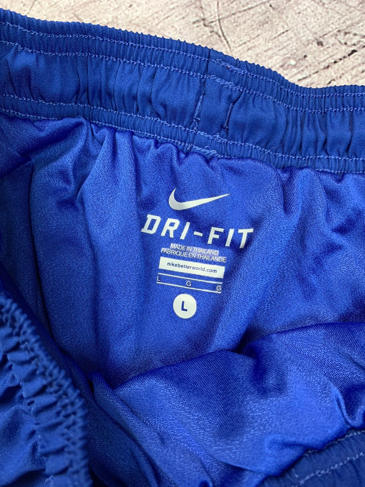Nike Nike Dri Fit Arsenal Vintage Y2K Shorts Size US 34 / EU 50 - 2 Thumbnail
