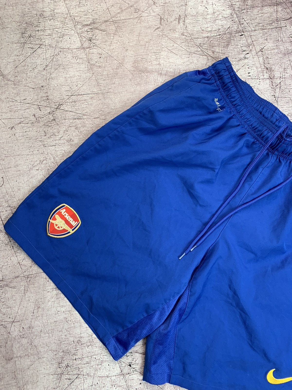 Nike Nike Dri Fit Arsenal Vintage Y2K Shorts Size US 34 / EU 50 - 7 Thumbnail