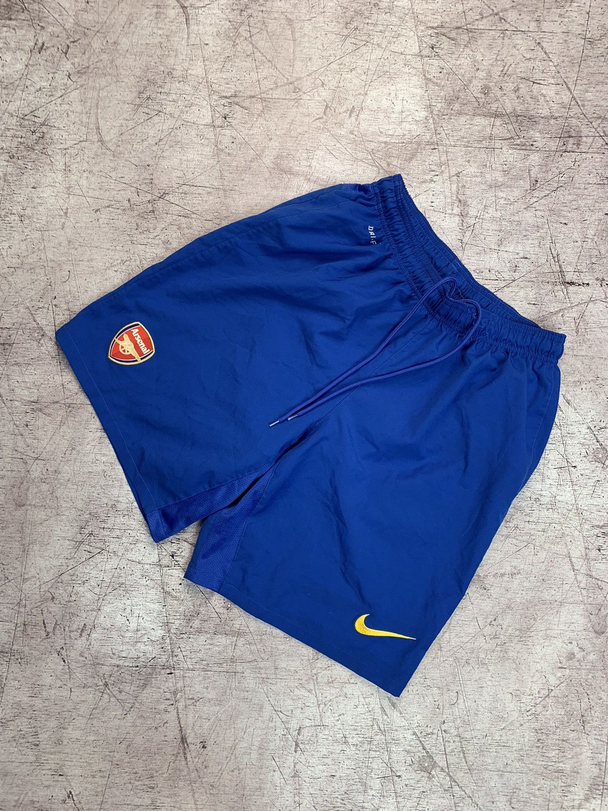 Nike Nike Dri Fit Arsenal Vintage Y2K Shorts Size US 34 / EU 50 - 1 Thumbnail