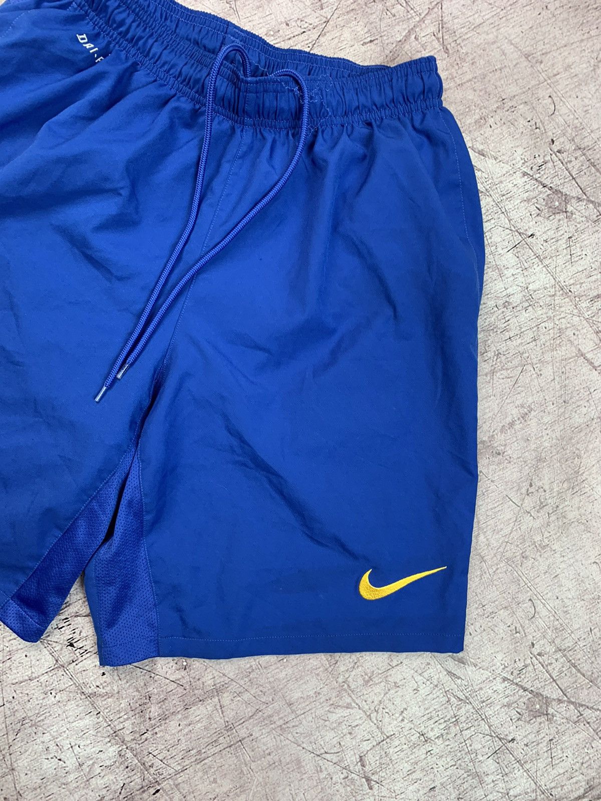 Nike Nike Dri Fit Arsenal Vintage Y2K Shorts Size US 34 / EU 50 - 4 Thumbnail