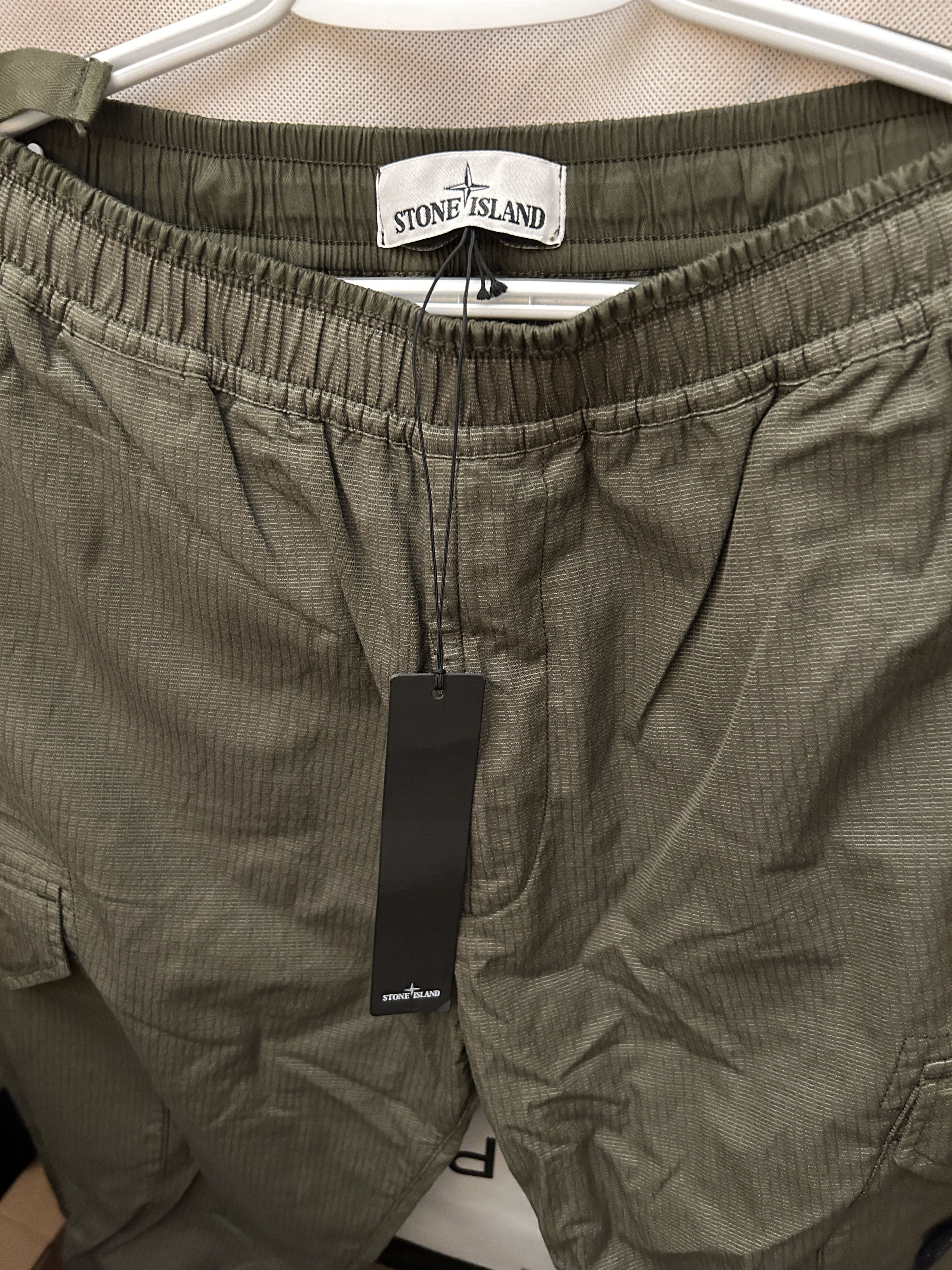 Stone Island 32398 REFLECTIVE WEAVE RIPSTOP-TC cargo pants Olive f/w 19 Size US 32 / EU 48 - 3 Thumbnail