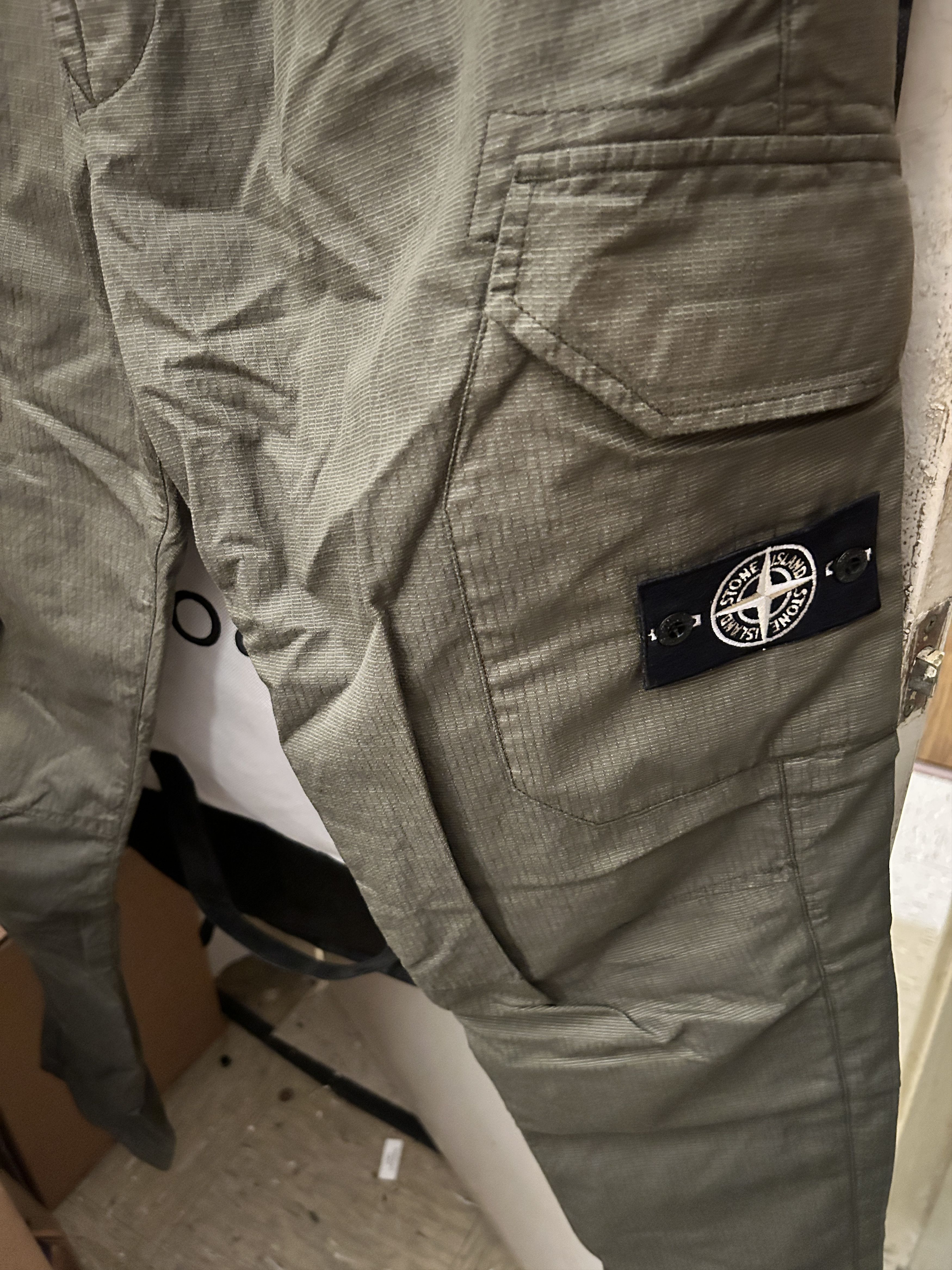 Stone Island 32398 REFLECTIVE WEAVE RIPSTOP-TC cargo pants Olive f/w 19 Size US 32 / EU 48 - 2 Thumbnail