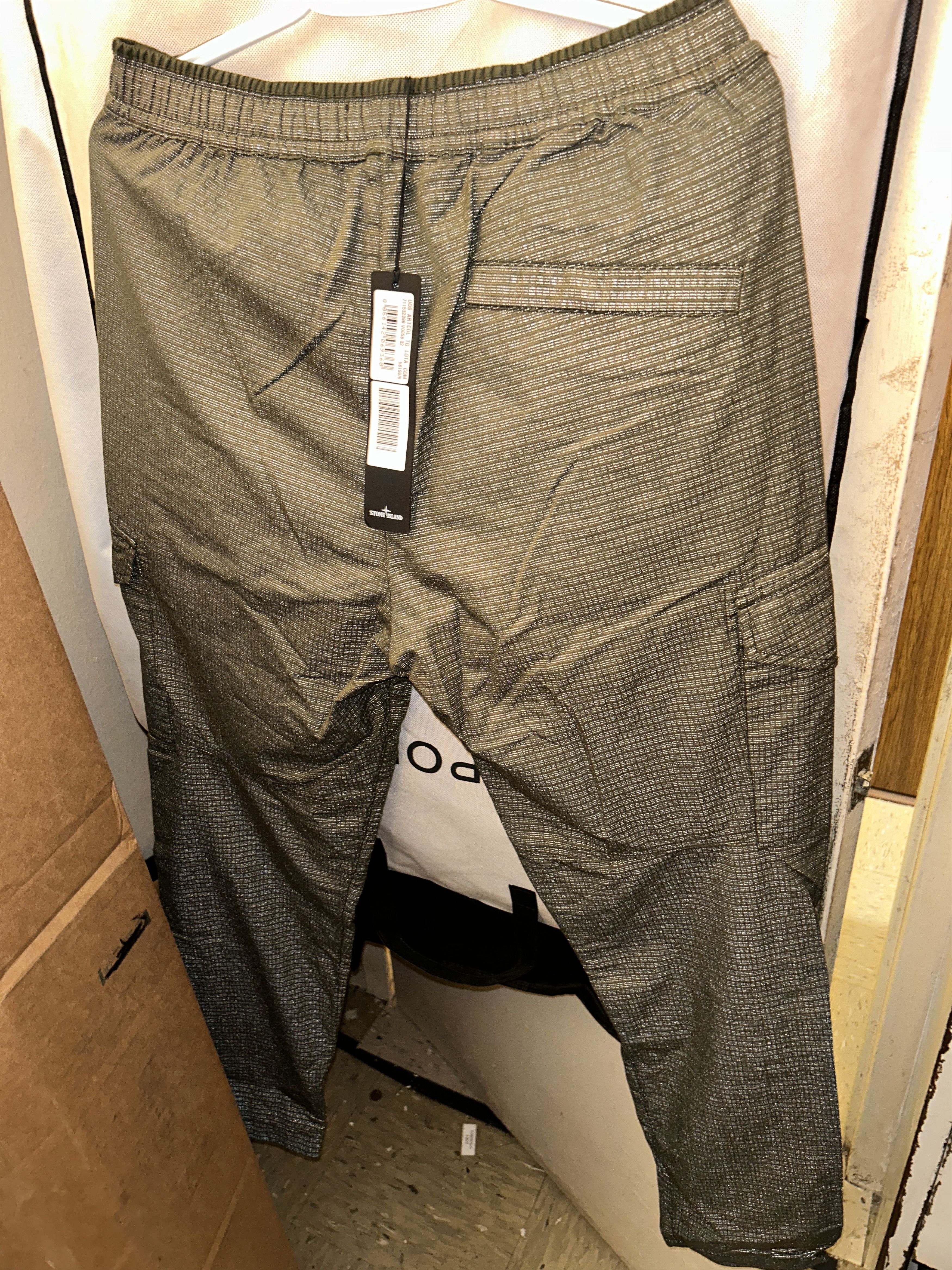 Stone Island 32398 REFLECTIVE WEAVE RIPSTOP-TC cargo pants Olive f/w 19 Size US 32 / EU 48 - 6 Thumbnail