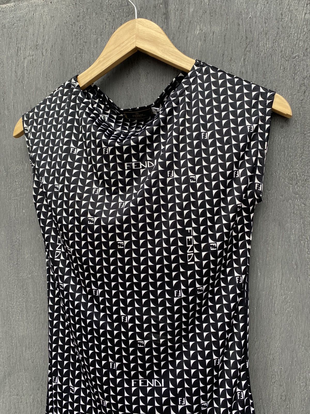 Fendi Fendi Vintage top monogramm size 42 Italy Size M / US 6-8 / IT 42-44 - 6 Thumbnail