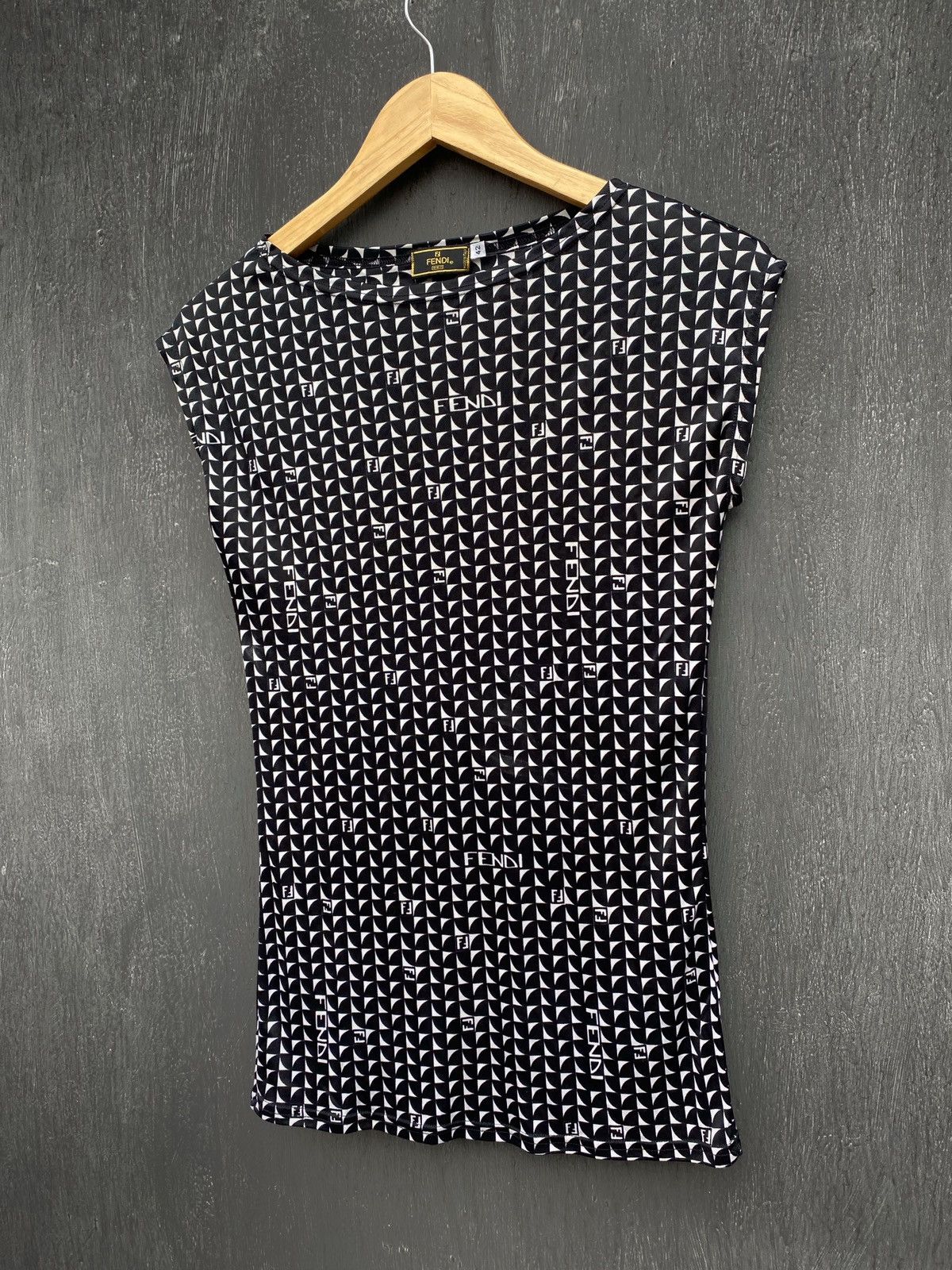 Fendi Fendi Vintage top monogramm size 42 Italy Size M / US 6-8 / IT 42-44 - 1 Thumbnail