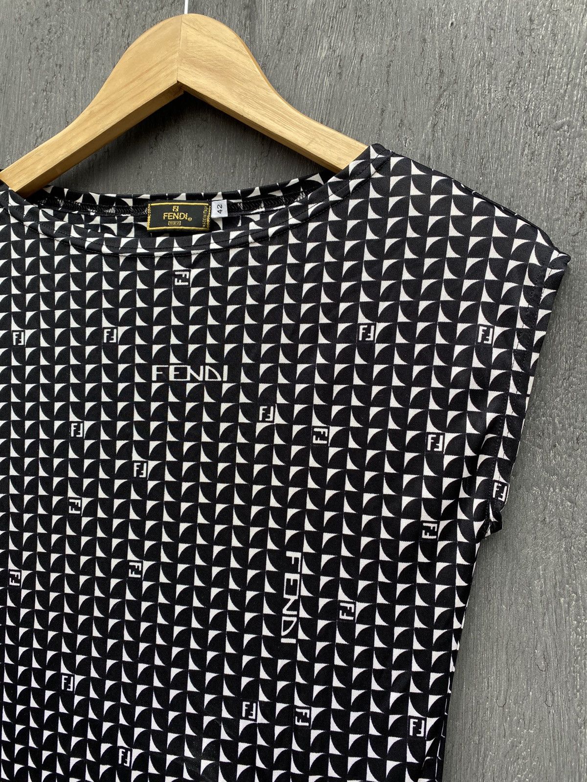Fendi Fendi Vintage top monogramm size 42 Italy Size M / US 6-8 / IT 42-44 - 3 Thumbnail
