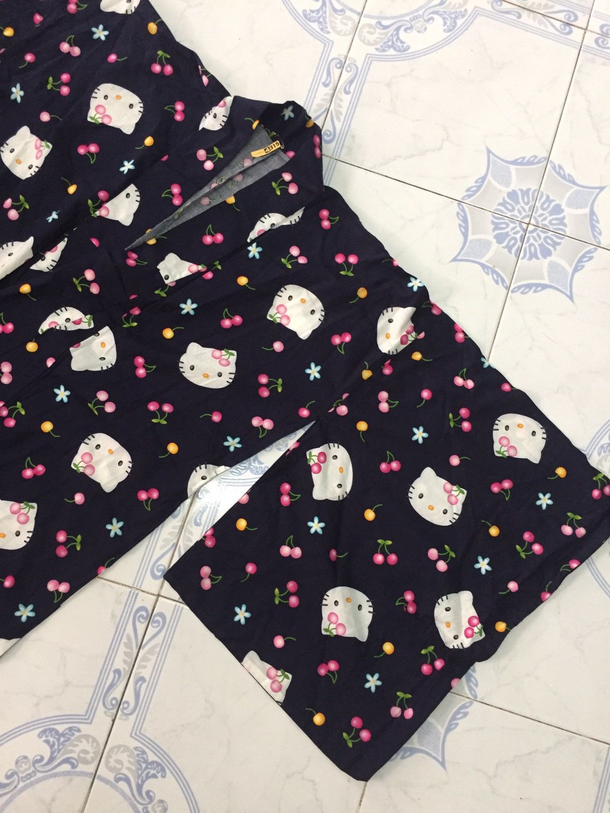 Cartoon Network Nice Hello Kitty Printed Long Kimono Size US L / EU 52-54 / 3 - 8 Thumbnail