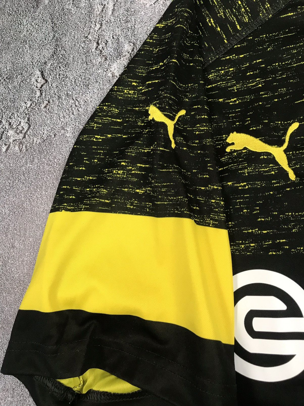 Puma BVB BORUSSIA DORTMUND AWAY JERSEY 2018-19 PUMA,16 AKANJI,XXL Size US XXL / EU 58 / 5 - 6 Thumbnail