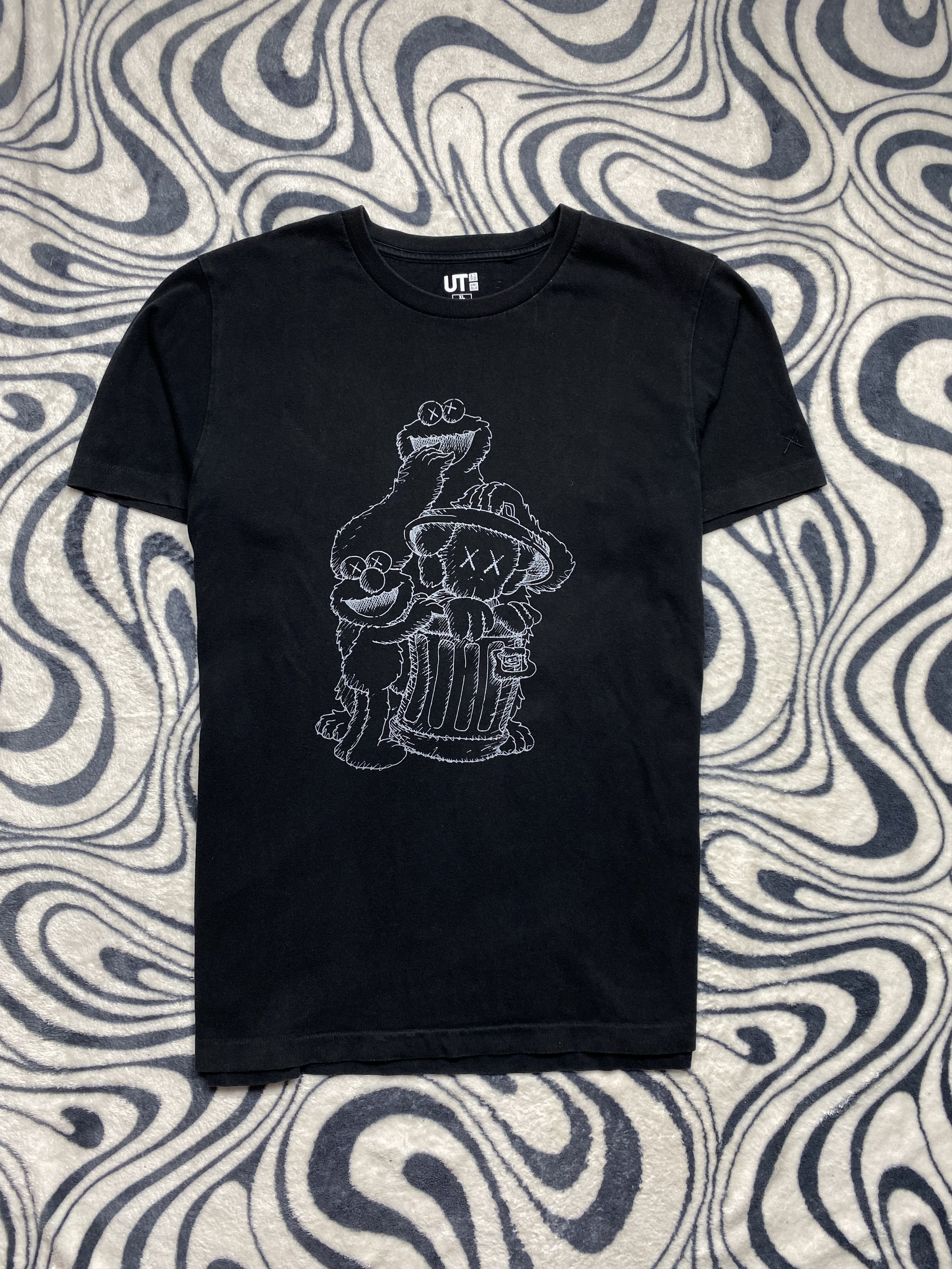Kaws × Uniqlo Uniqlo x Kaws Vintage Mens T-Shirt Tee Y2K Size US M / EU 48-50 / 2 - 1 Thumbnail