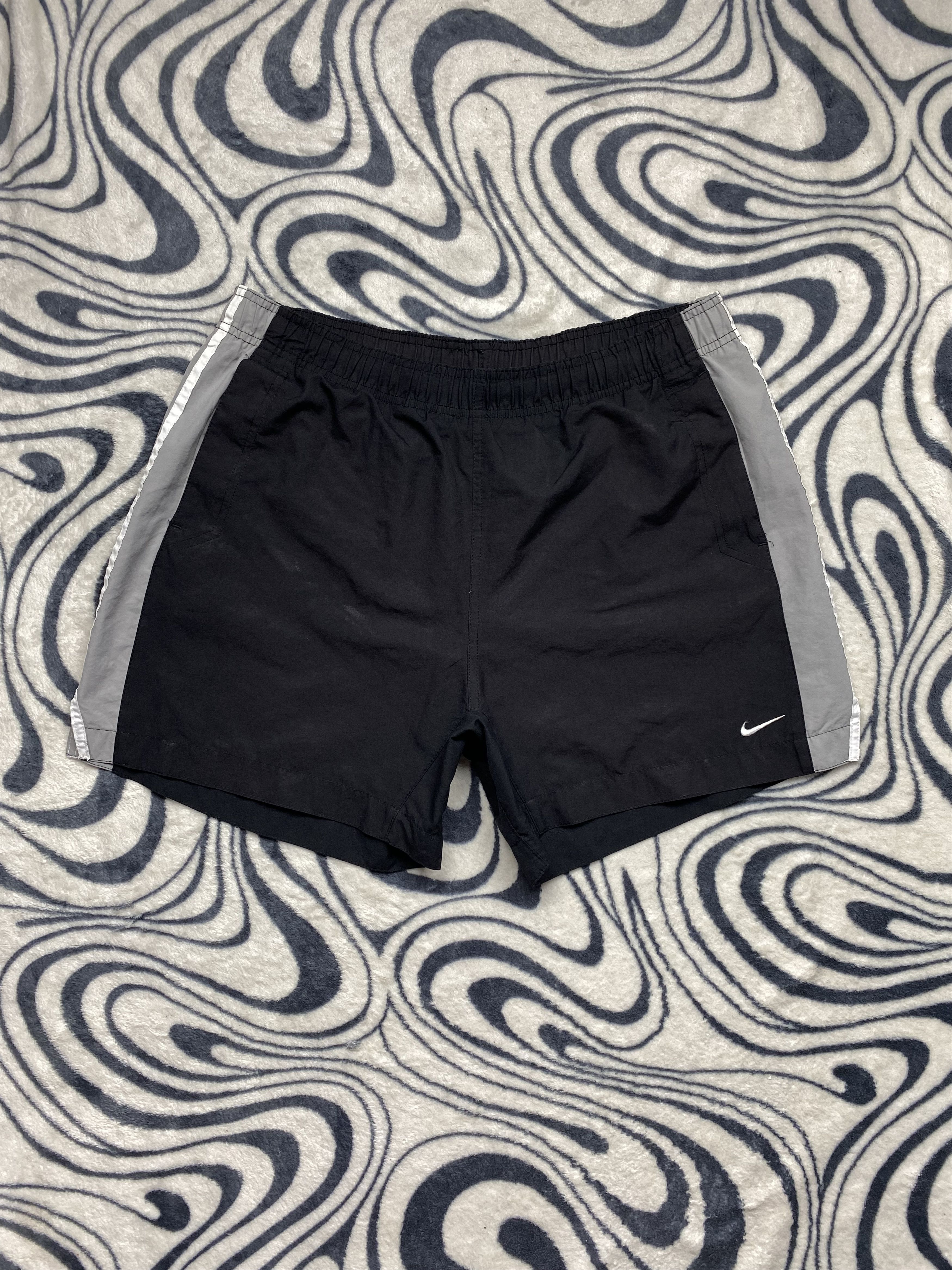 Nike × Vintage Nike Vintage Mens Nylon Shorts Y2K Size US 34 / EU 50 - 1 Thumbnail