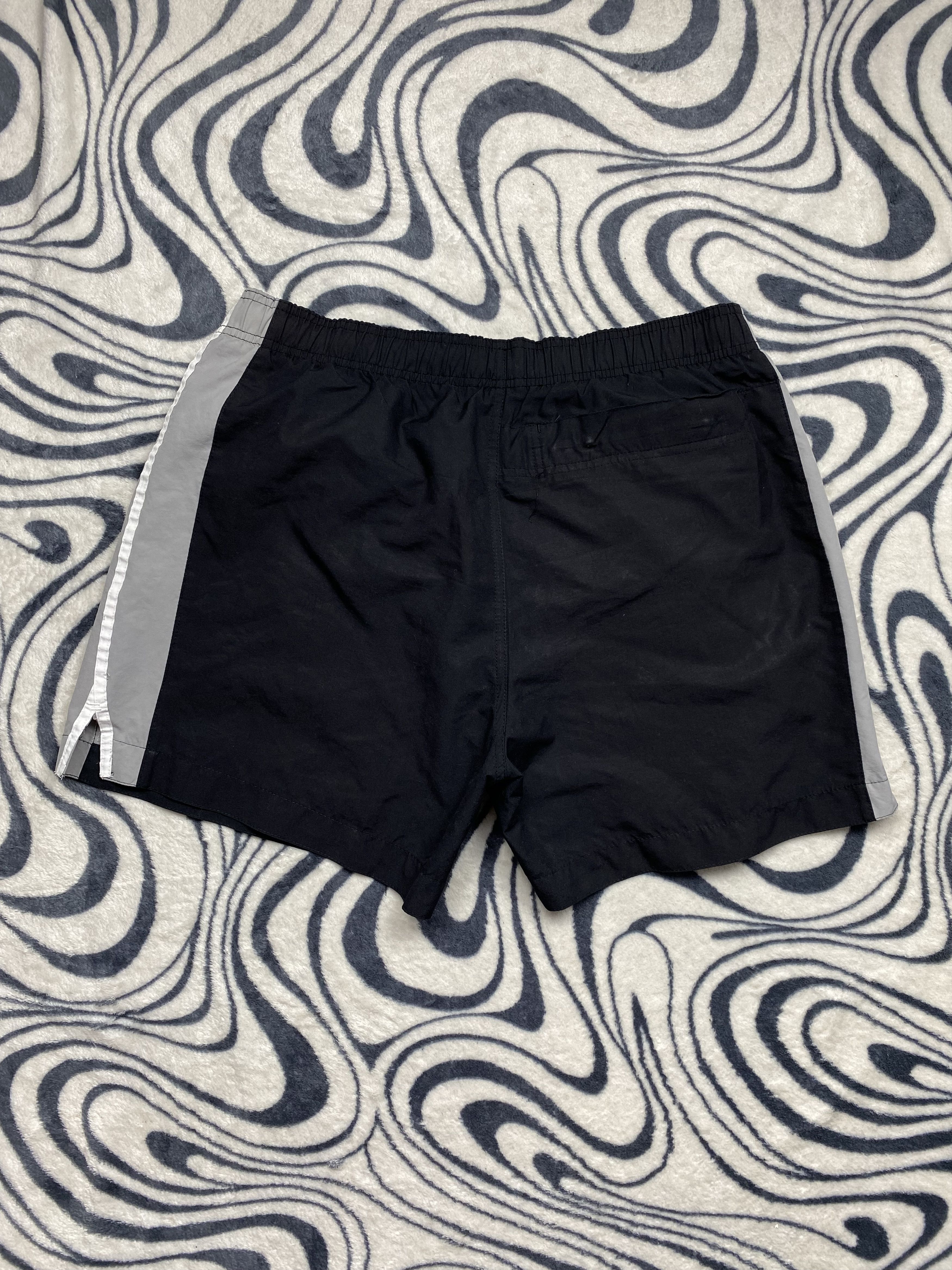 Nike × Vintage Nike Vintage Mens Nylon Shorts Y2K Size US 34 / EU 50 - 7 Thumbnail