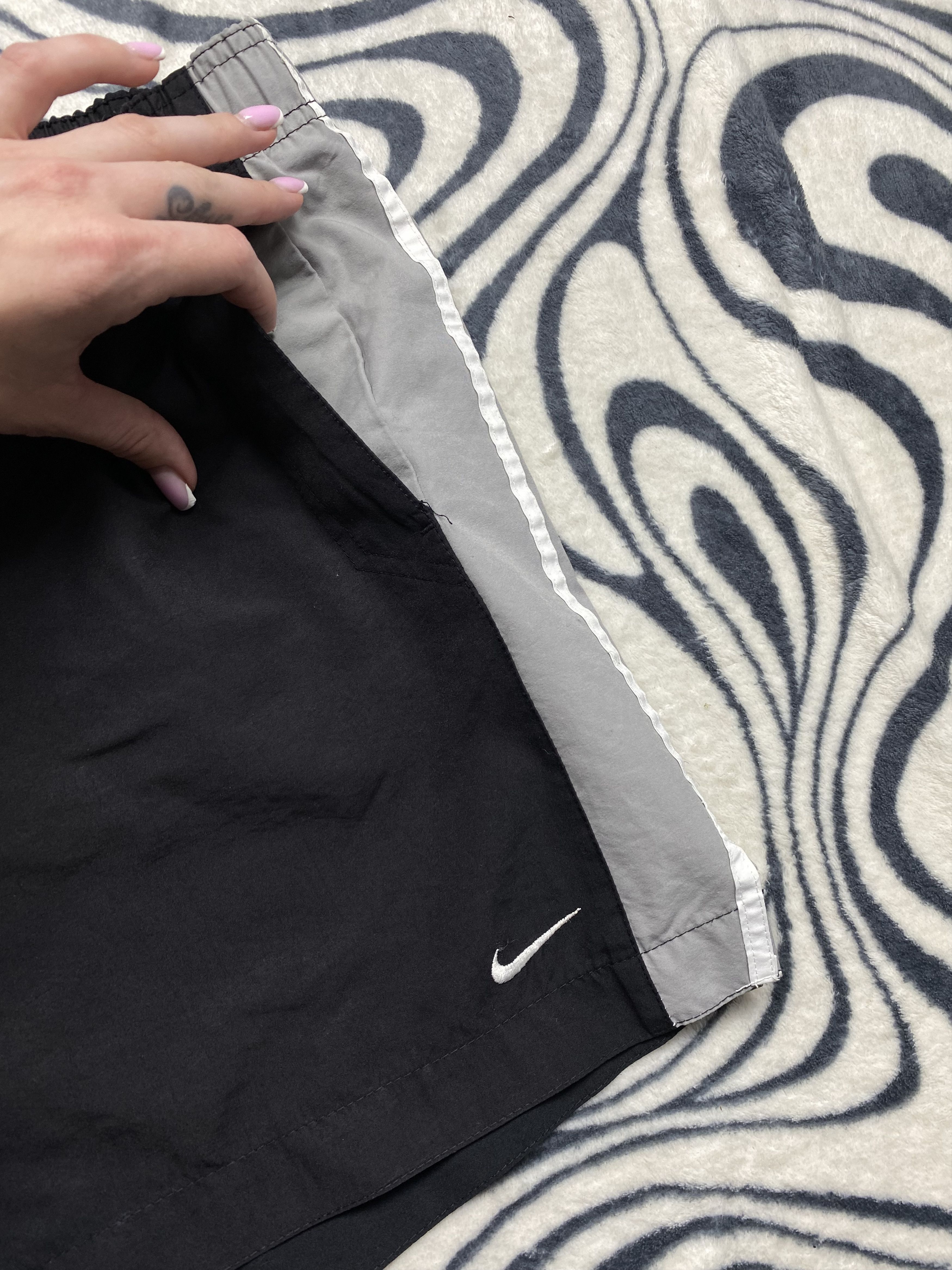 Nike × Vintage Nike Vintage Mens Nylon Shorts Y2K Size US 34 / EU 50 - 3 Thumbnail