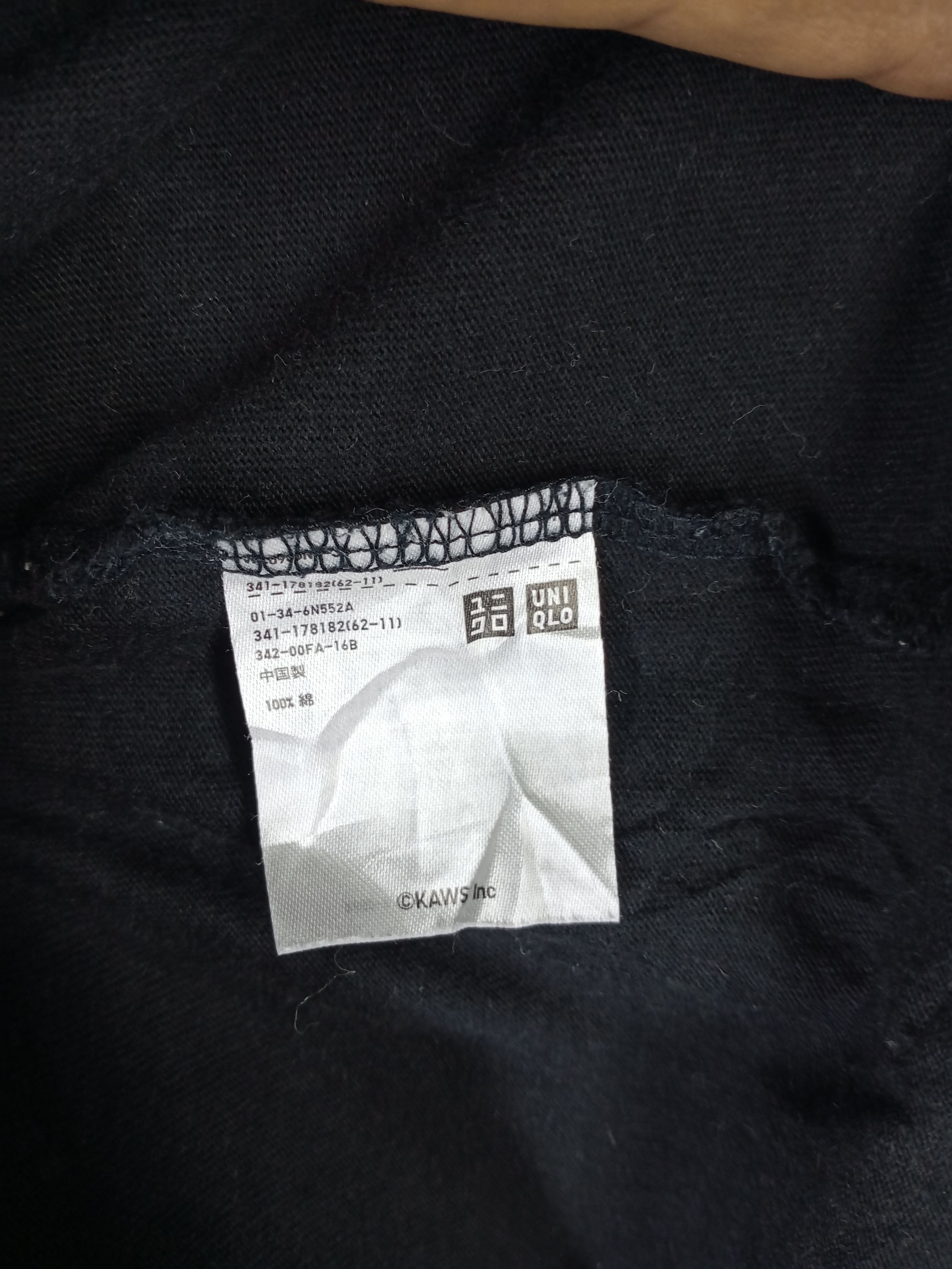 Kaws Vintage Kaws X Uniqlo Tshirt Size US M / EU 48-50 / 2 - 4 Thumbnail