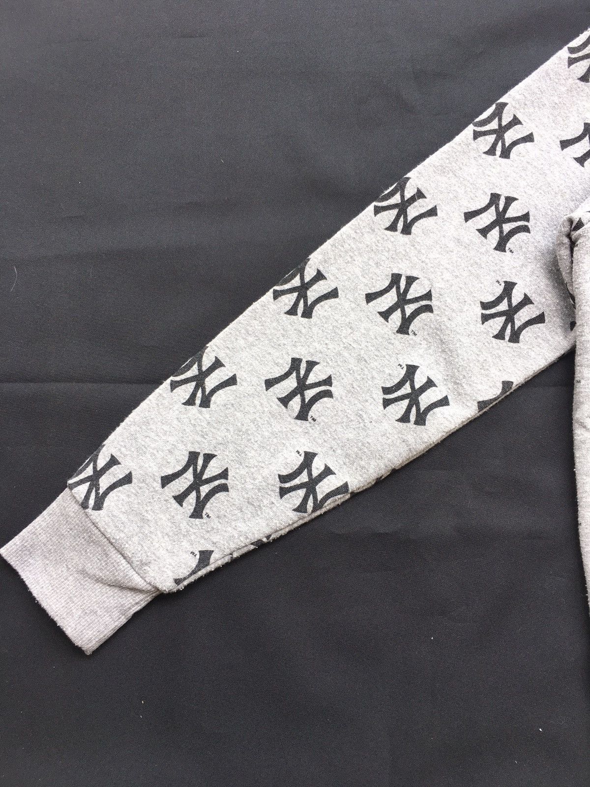 New York Yankees Vintage New York Yankees NY All Over Logos Hoodie Size US M / EU 48-50 / 2 - 5 Thumbnail