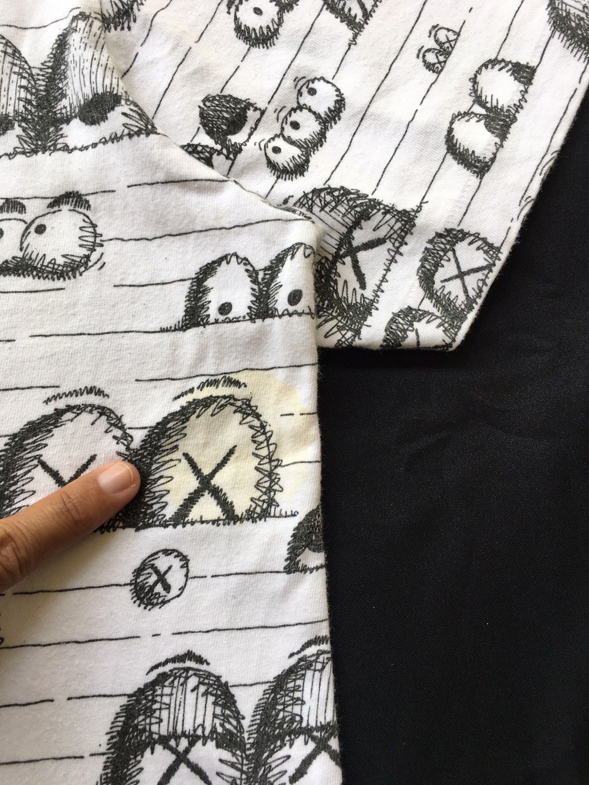 Kaws × Uniqlo Rare Uniqlo x KAWS Graphic Logo Tshirt Size US L / EU 52-54 / 3 - 12 Thumbnail