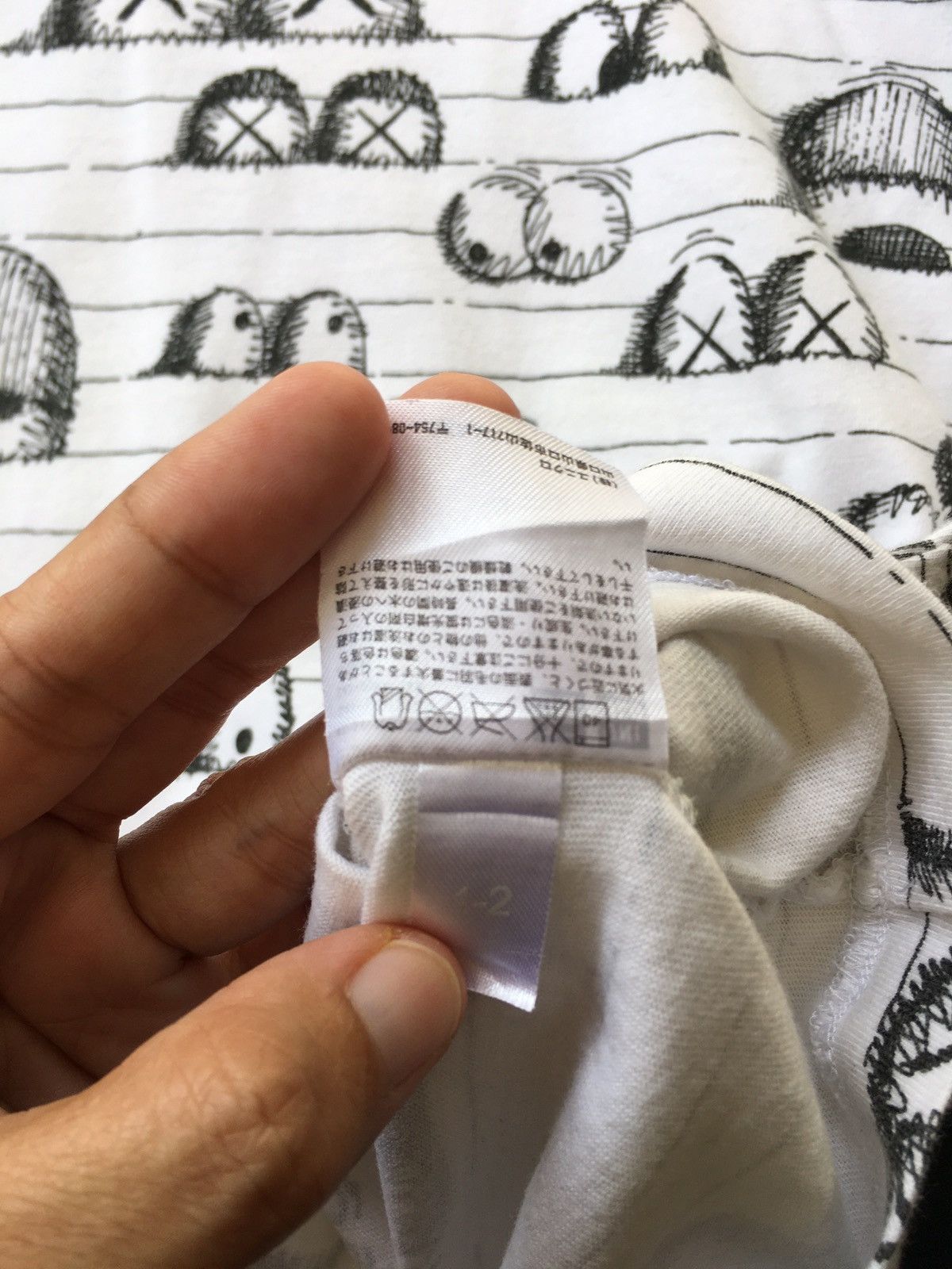Kaws × Uniqlo Rare Uniqlo x KAWS Graphic Logo Tshirt Size US L / EU 52-54 / 3 - 8 Thumbnail