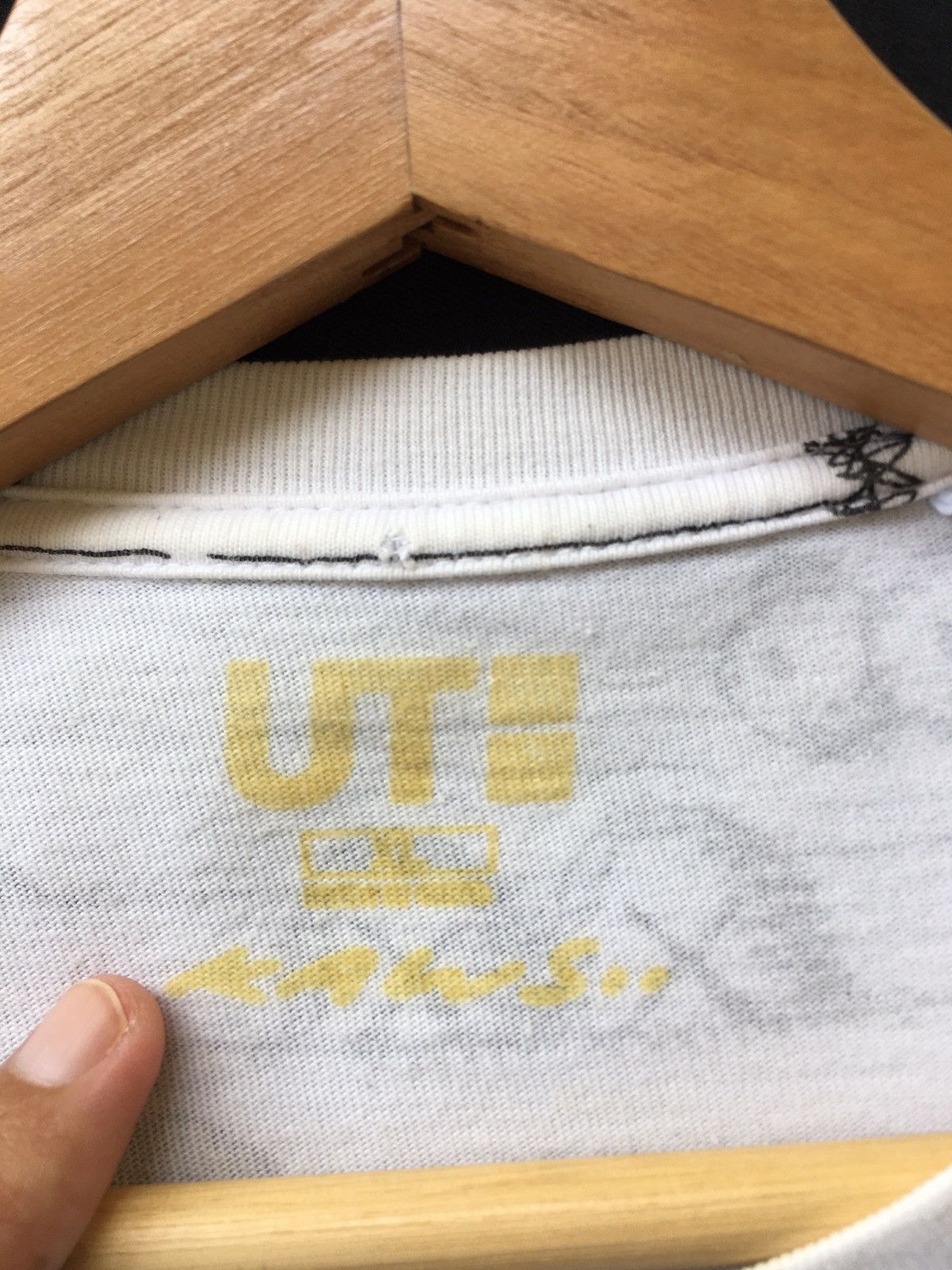 Kaws × Uniqlo Rare Uniqlo x KAWS Graphic Logo Tshirt Size US L / EU 52-54 / 3 - 6 Thumbnail