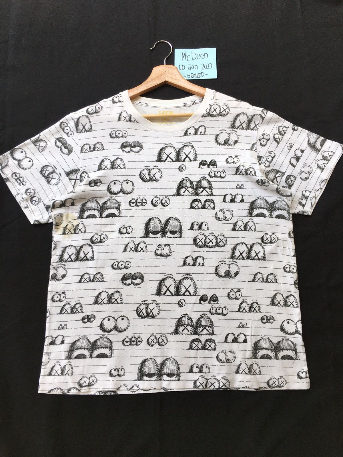 Kaws × Uniqlo Rare Uniqlo x KAWS Graphic Logo Tshirt Size US L / EU 52-54 / 3 - 1 Thumbnail