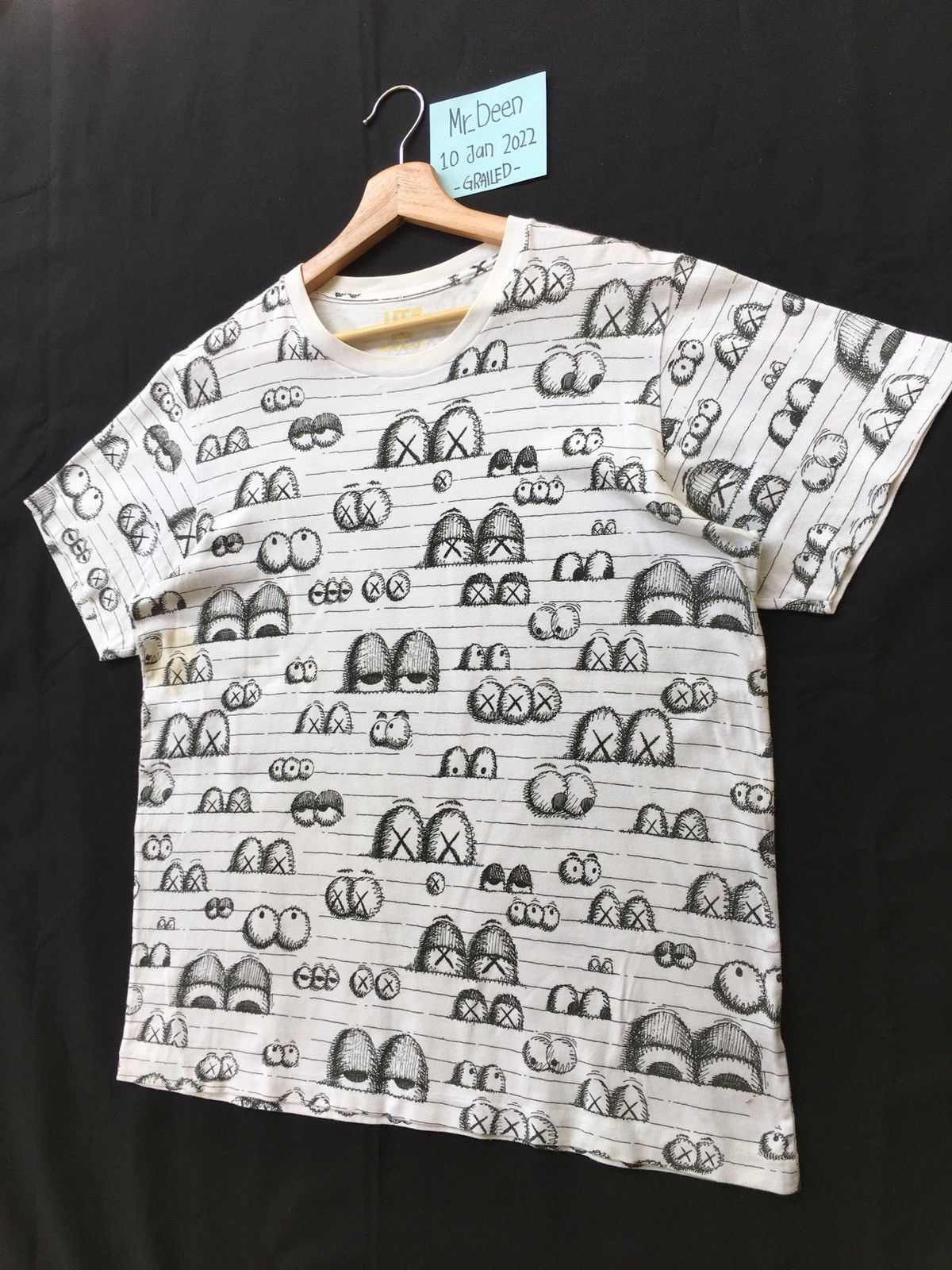 Kaws × Uniqlo Rare Uniqlo x KAWS Graphic Logo Tshirt Size US L / EU 52-54 / 3 - 2 Thumbnail
